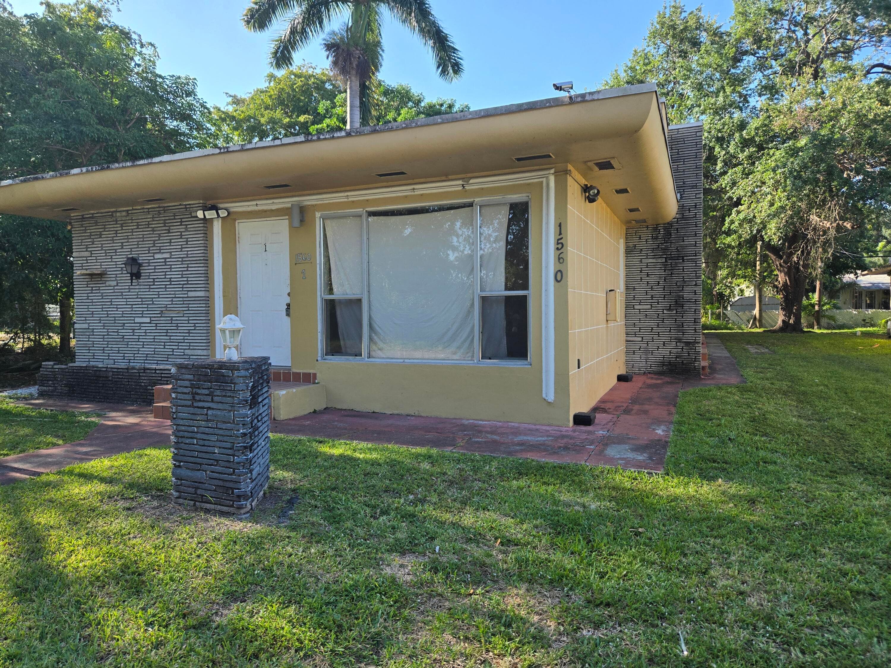 1560 NE 111th Street 3, Miami, FL 33161 — photo 1 of 8