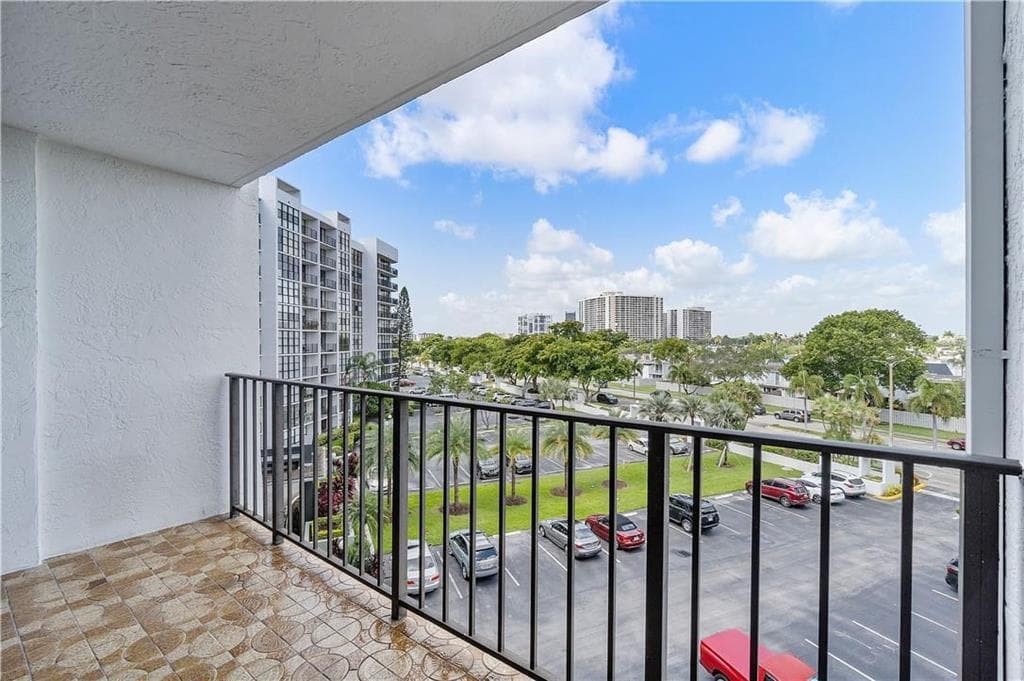 1000 Parkview Drive 507, Hallandale Beach, FL 33009 — photo 11 of 14