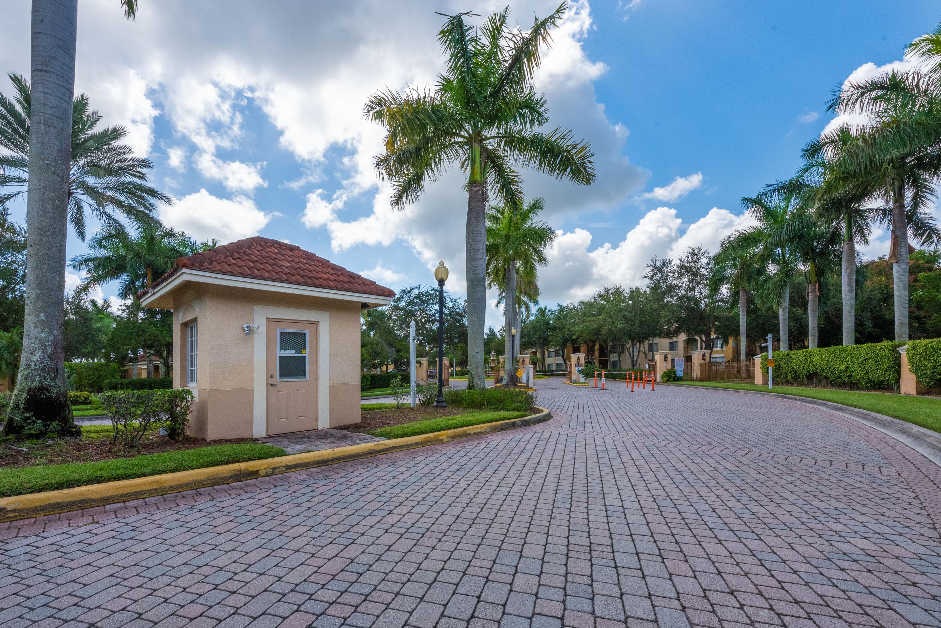 4171 San Marino Boulevard, West Palm Beach, FL 33409 — photo 4 of 31