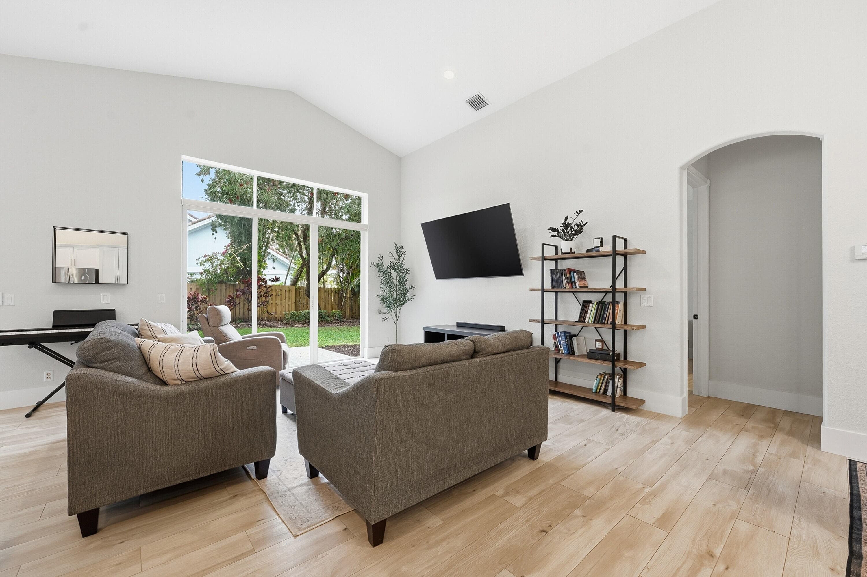 8321 Bob-o-link Drive, West Palm Beach, FL 33412 — photo 12 of 56