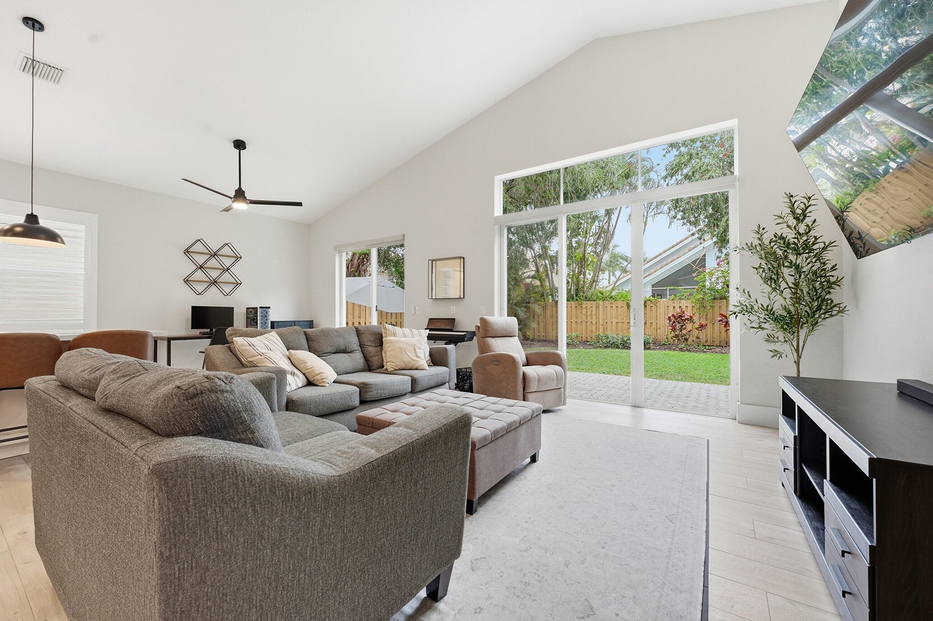 8321 Bob-o-link Drive, West Palm Beach, FL 33412 — photo 10 of 56