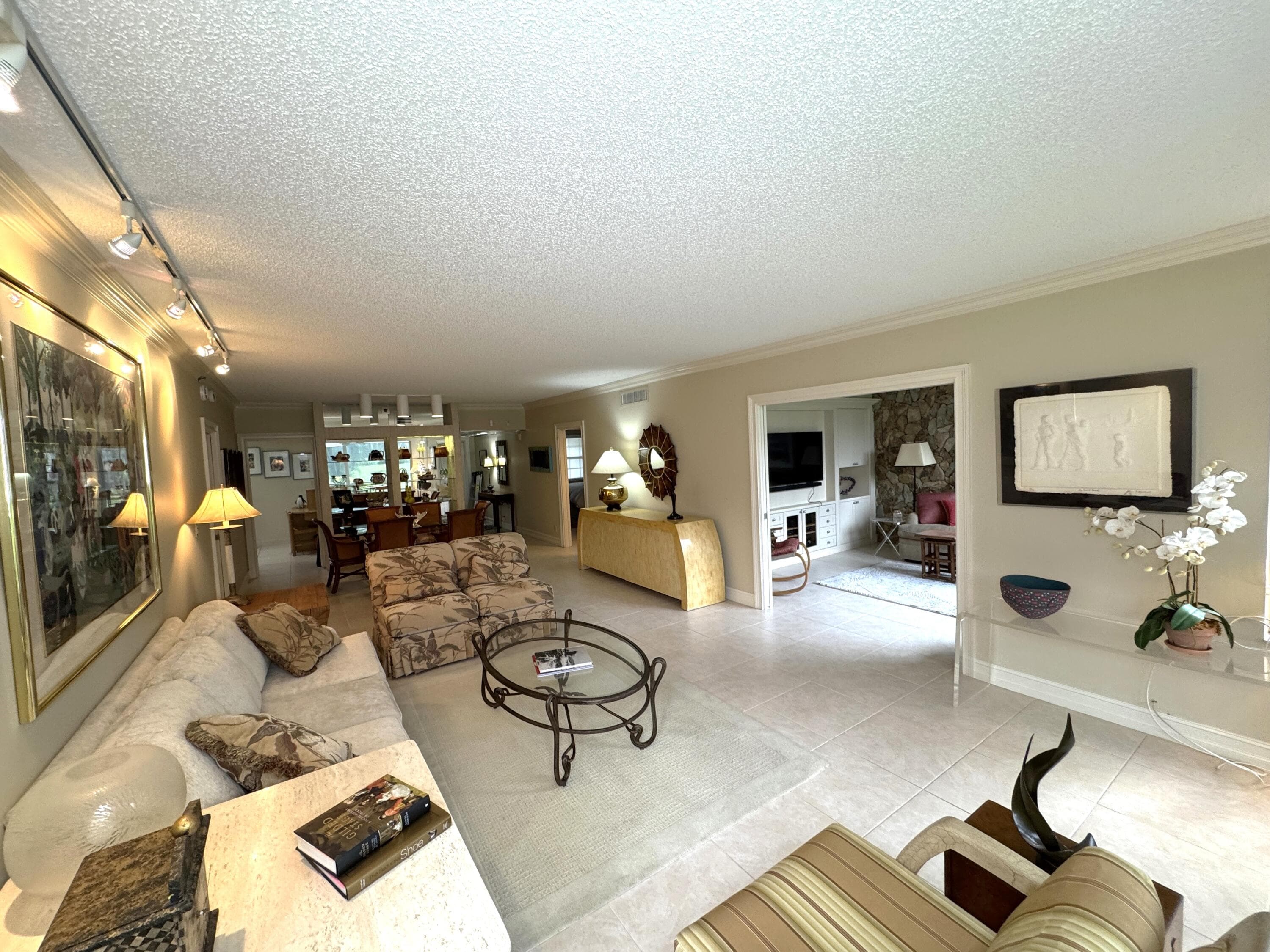 625 Oaks Drive 106, Pompano Beach, FL 33069 — photo 2 of 32