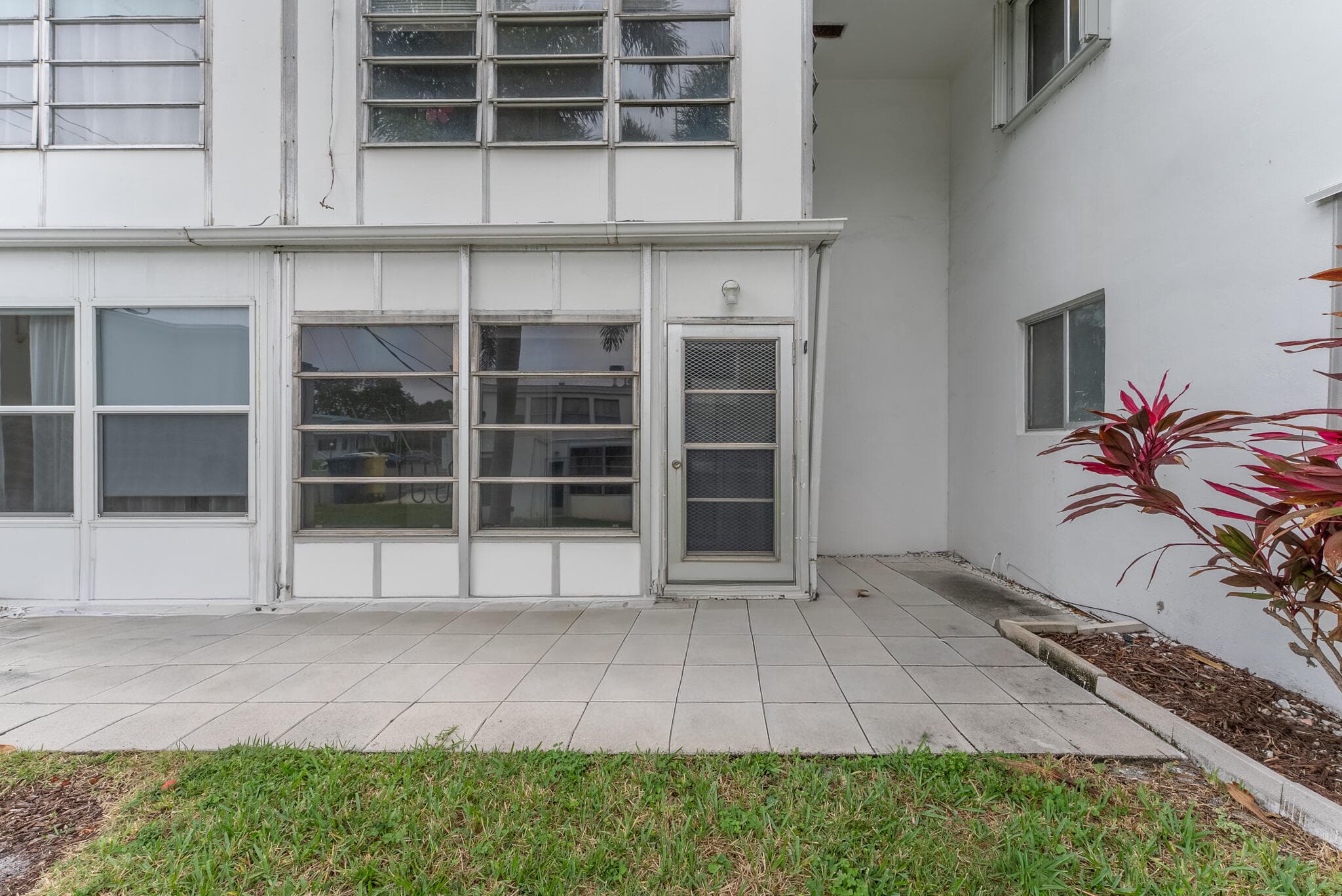 2020 Lake Osborne Drive 9, Lake Worth Beach, FL 33461 — photo 16 of 18