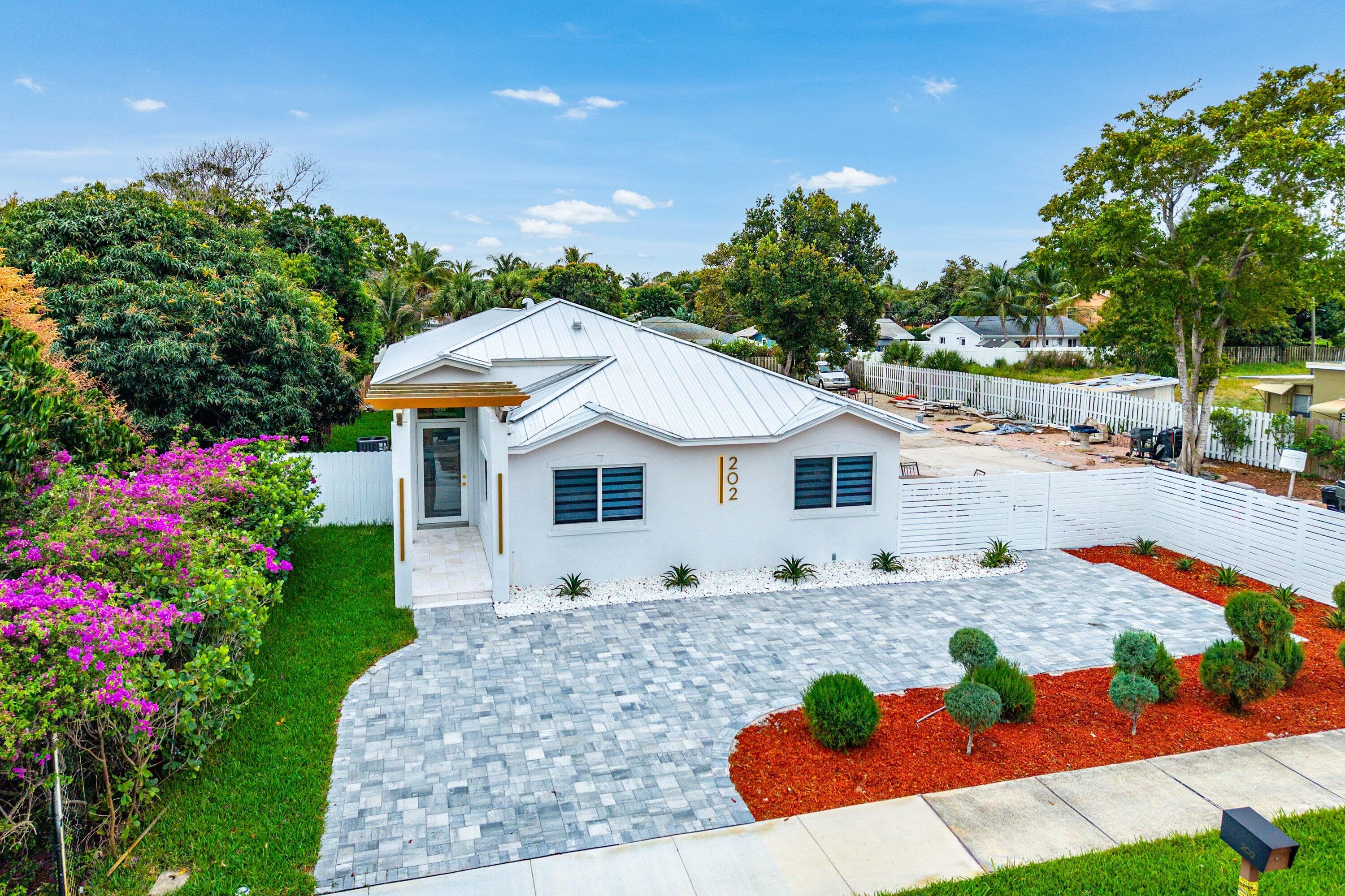 202 SE 4th Street, Delray Beach, FL 33483 — photo 1 of 21