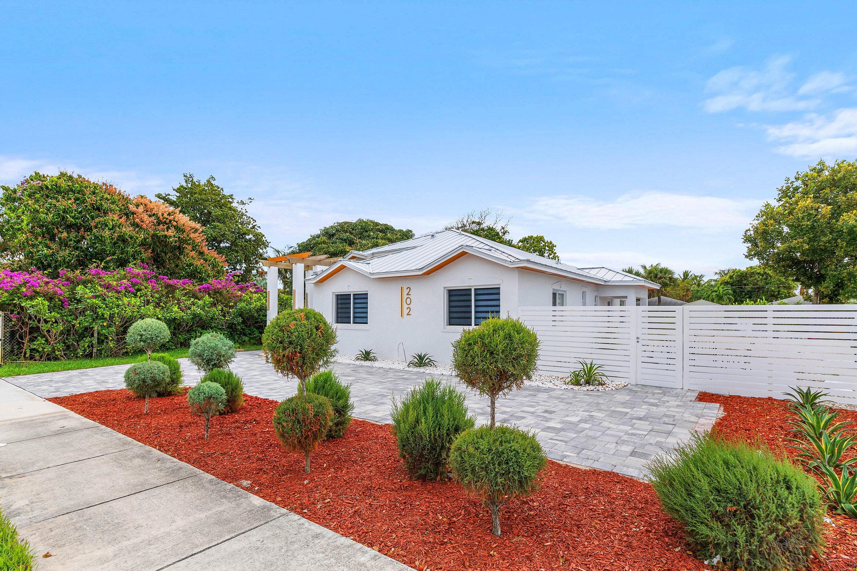 202 SE 4th Street, Delray Beach, FL 33483 — photo 3 of 21