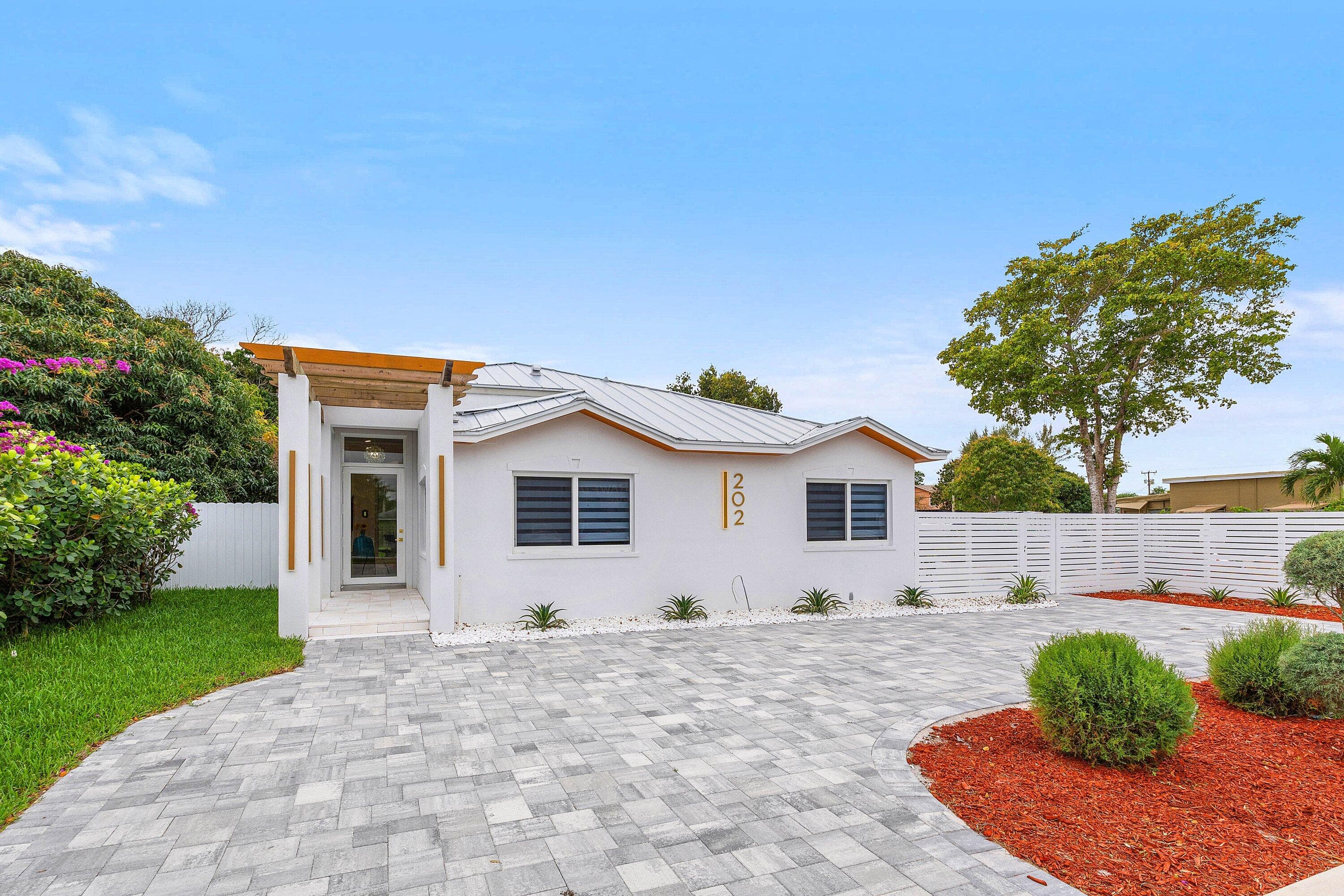 202 SE 4th Street, Delray Beach, FL 33483 — photo 4 of 21