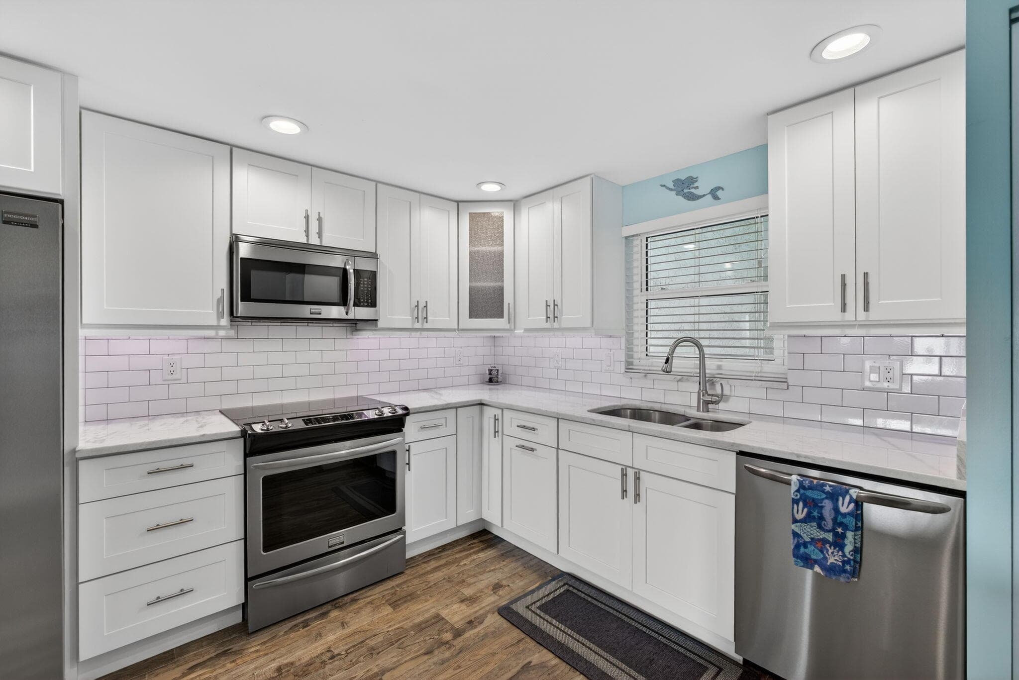 3040 Lake Shore Drive, Riviera Beach, FL 33404 — photo 5 of 70