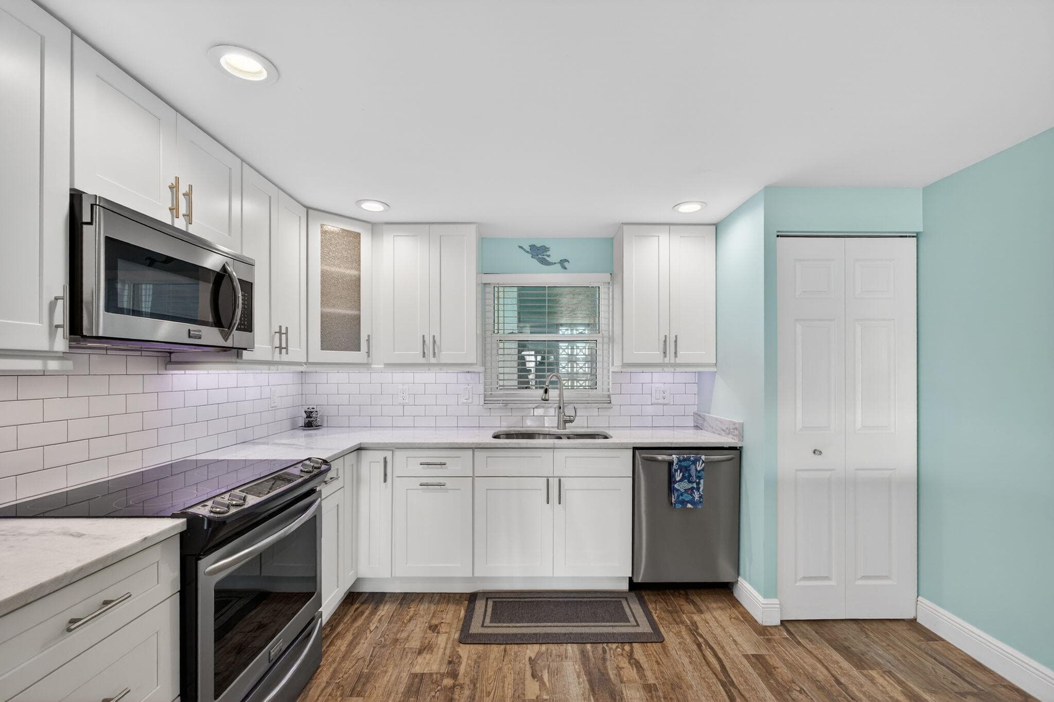3040 Lake Shore Drive, Riviera Beach, FL 33404 — photo 6 of 70