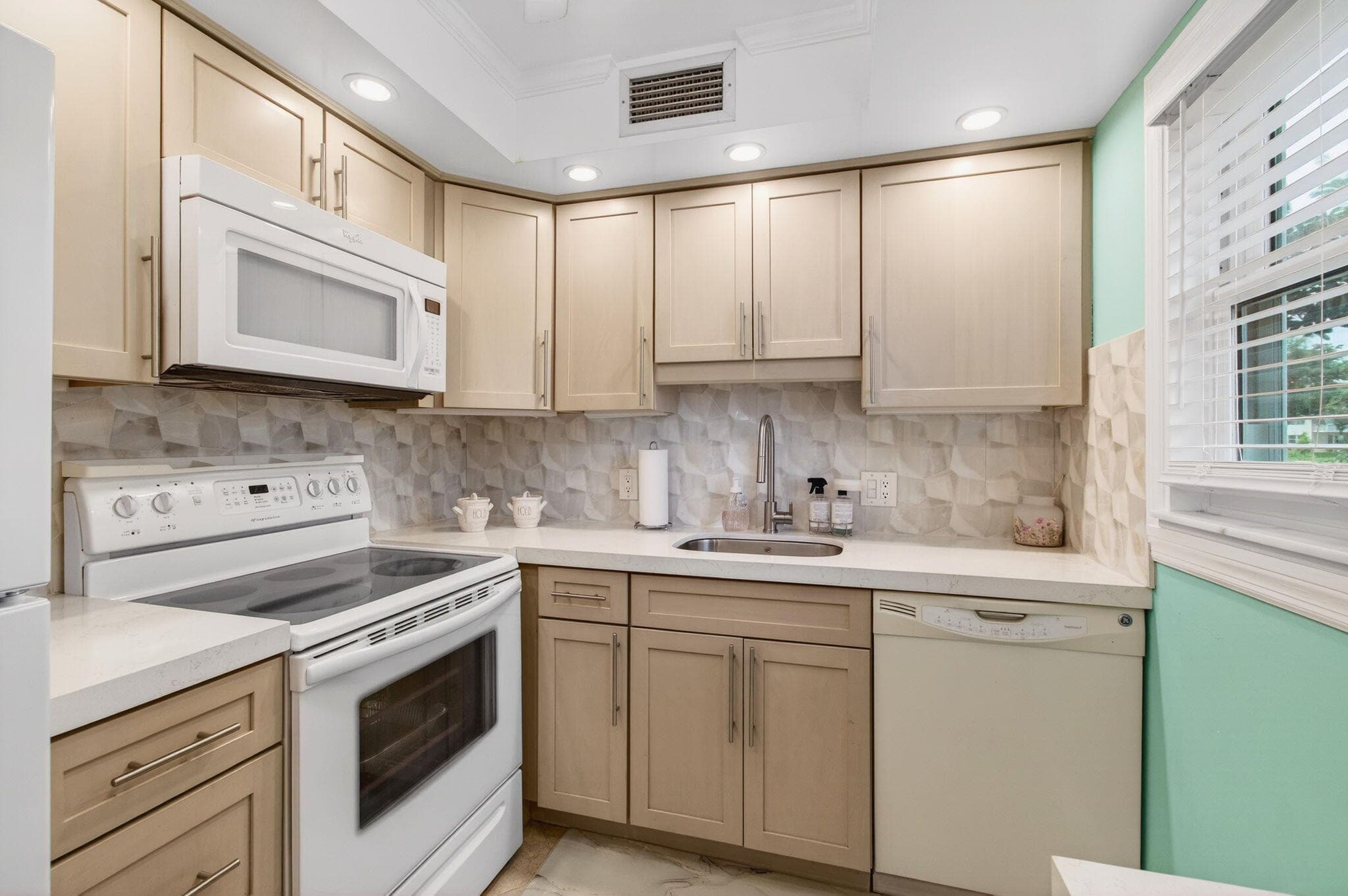 1121 Cambridge F, Deerfield Beach, FL 33442 — photo 12 of 59