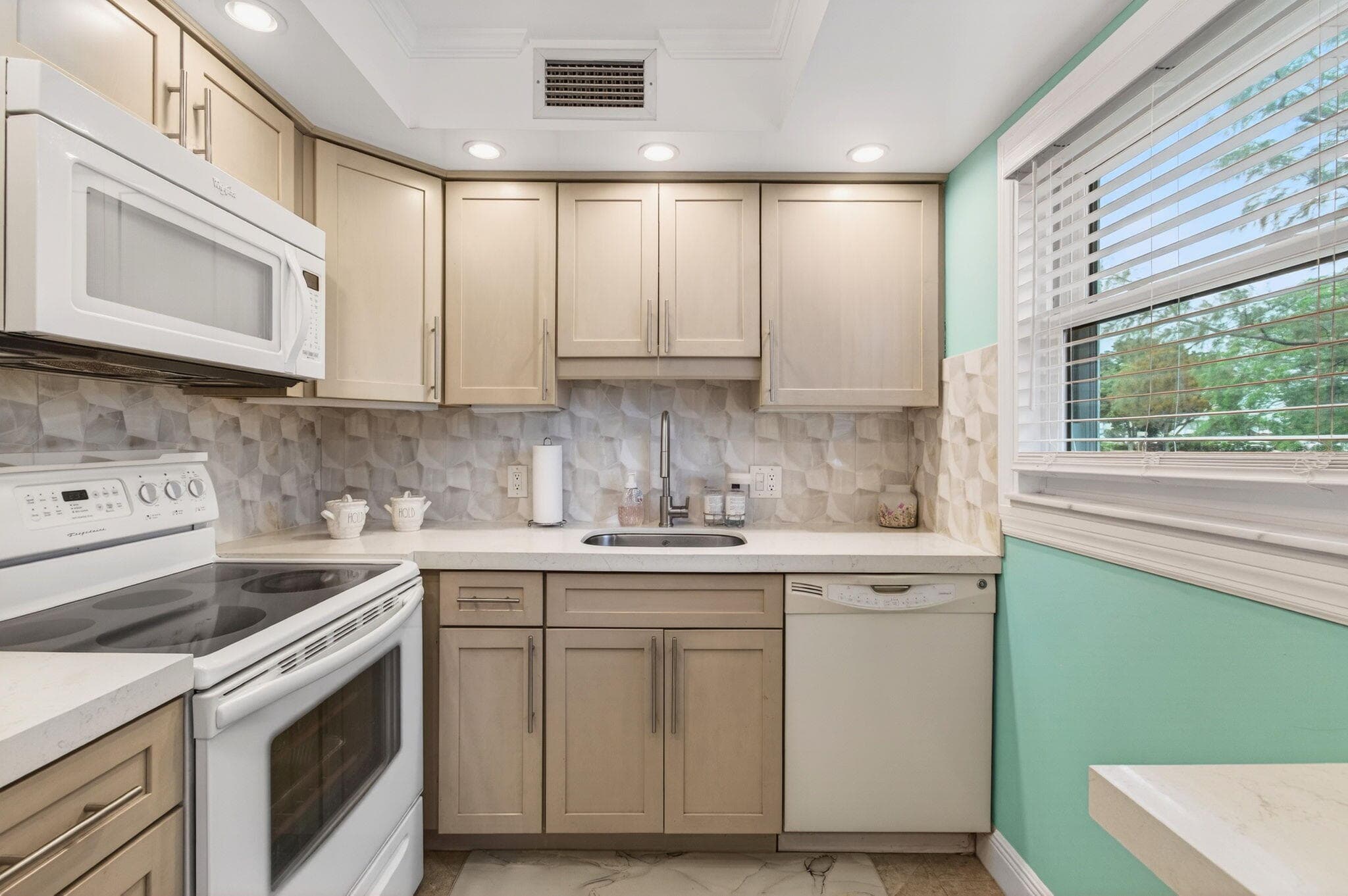 1121 Cambridge F, Deerfield Beach, FL 33442 — photo 13 of 59