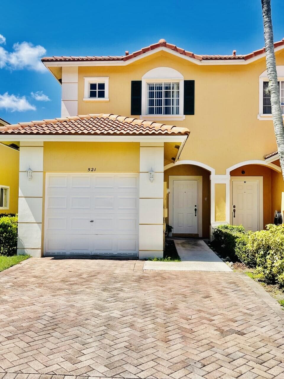 521 Princess Drive 521, Margate, FL 33068 — photo 1 of 21