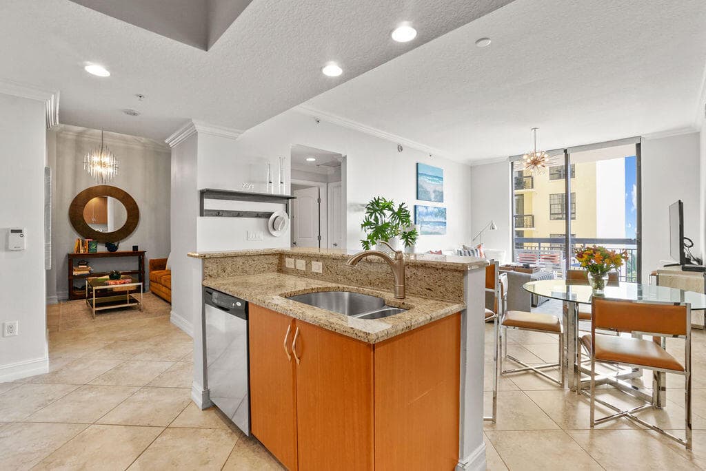 701 S Olive Avenue 1003, West Palm Beach, FL 33401 — photo 4 of 31