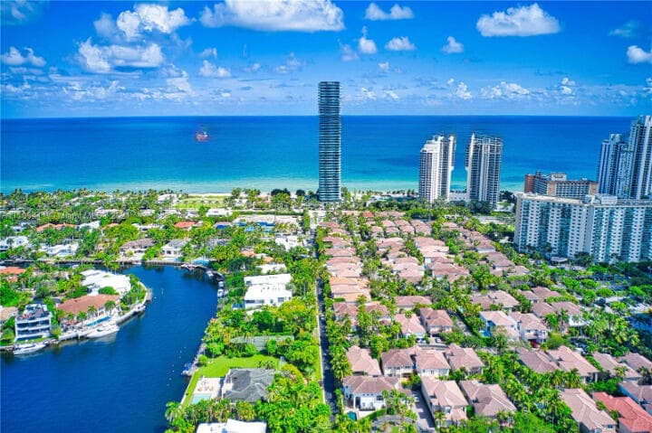 19355 Turnberry Way 3d, Miami, FL 33180 — photo 39 of 46