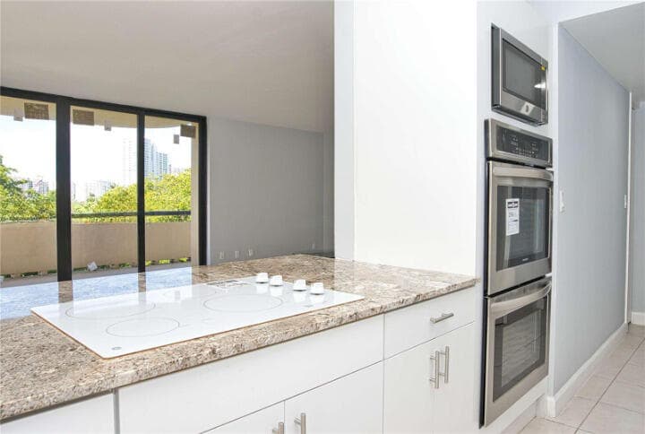 19355 Turnberry Way 3d, Miami, FL 33180 — photo 7 of 46