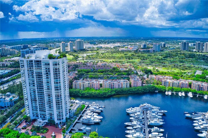19355 Turnberry Way 3d, Miami, FL 33180 — photo 37 of 46