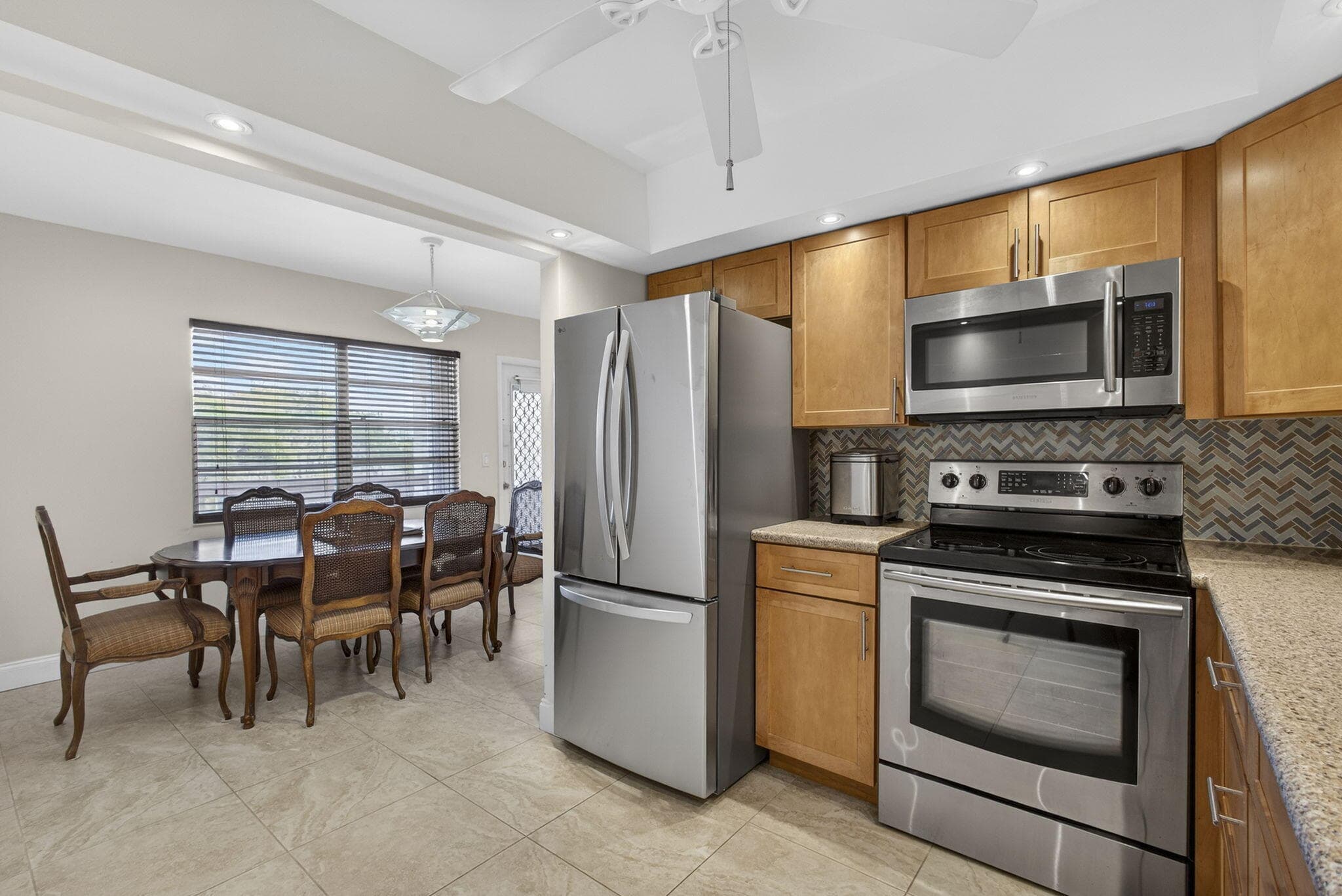 361 Wellington J, West Palm Beach, FL 33417 — photo 4 of 45