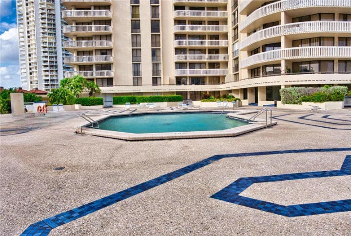 19355 Turnberry Way 3d, Miami, FL 33180 — photo 42 of 46