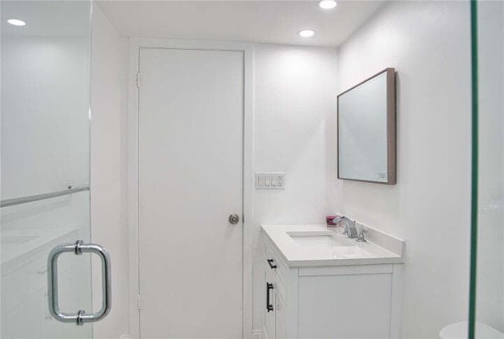 19355 Turnberry Way 3d, Miami, FL 33180 — photo 31 of 46