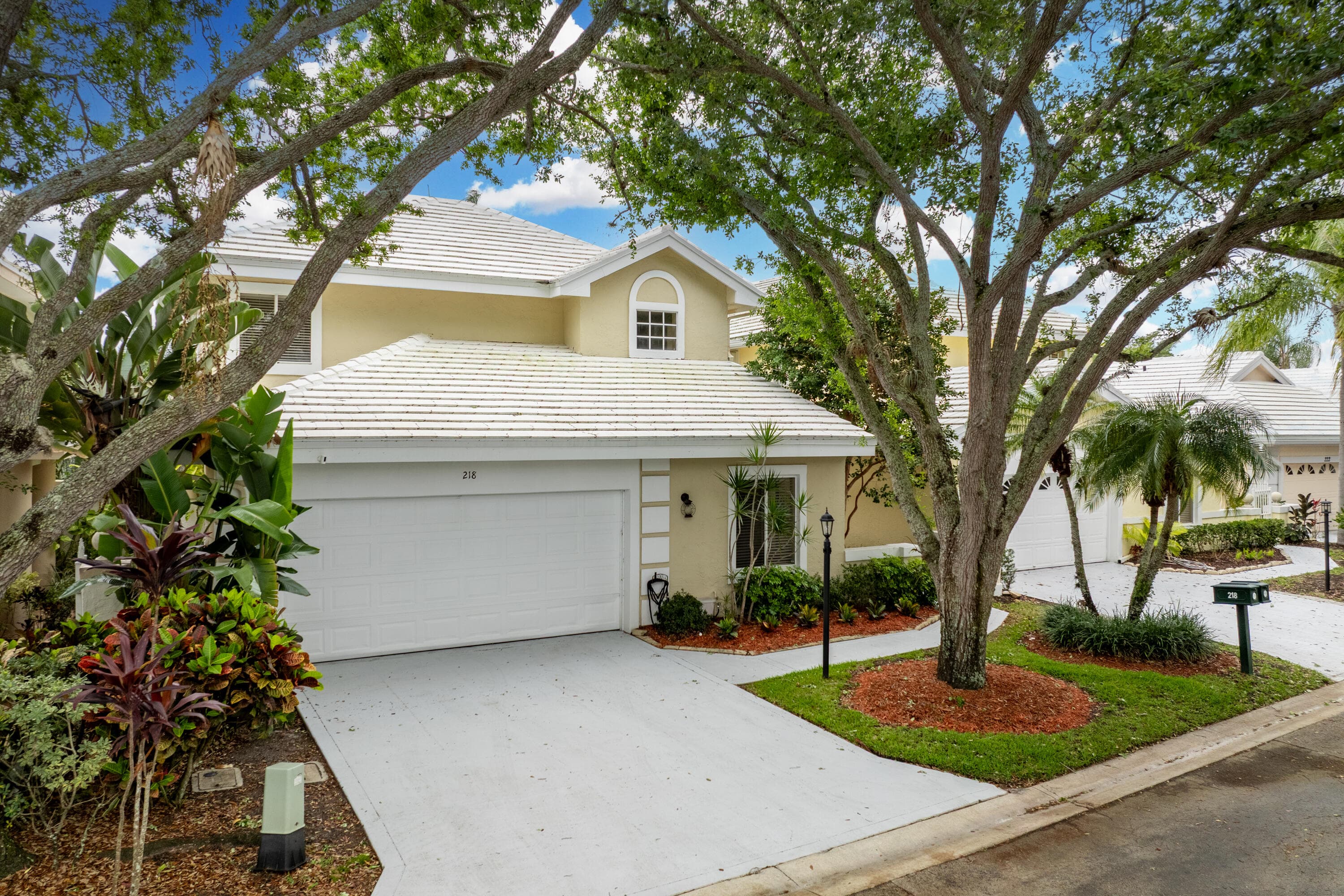 218 W Canterbury Dr W W, Palm Beach Gardens, FL 33418 — photo 37 of 47