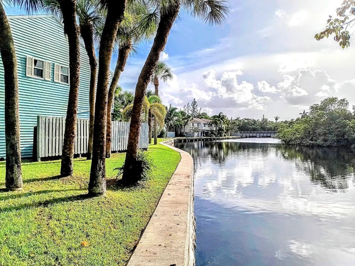1827 NE 15th Avenue NE 1827, Fort Lauderdale, FL 33305 — photo 5 of 15