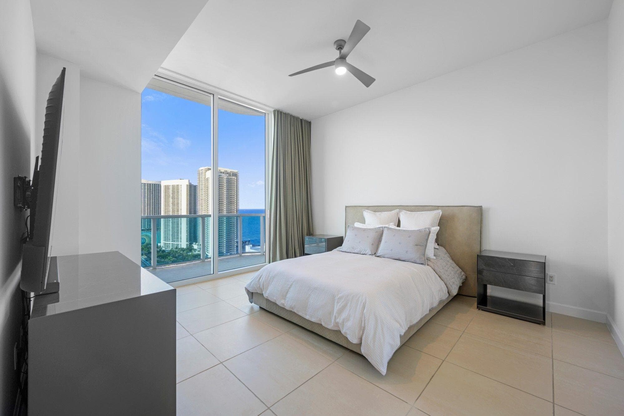 1945 S Ocean Drive Ph 2808, Hallandale Beach, FL 33009 — photo 17 of 37