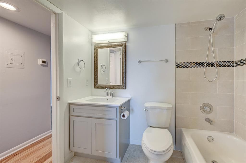 342 Southwind Drive 216, North Palm Beach, FL 33408 — photo 14 of 18