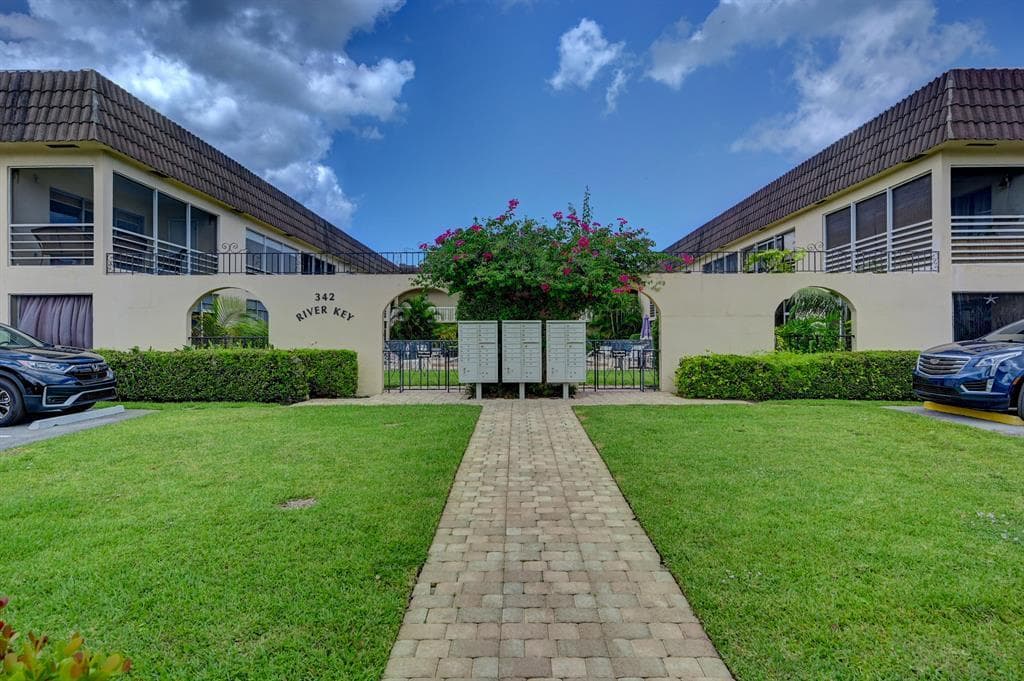 342 Southwind Drive 216, North Palm Beach, FL 33408 — photo 1 of 18