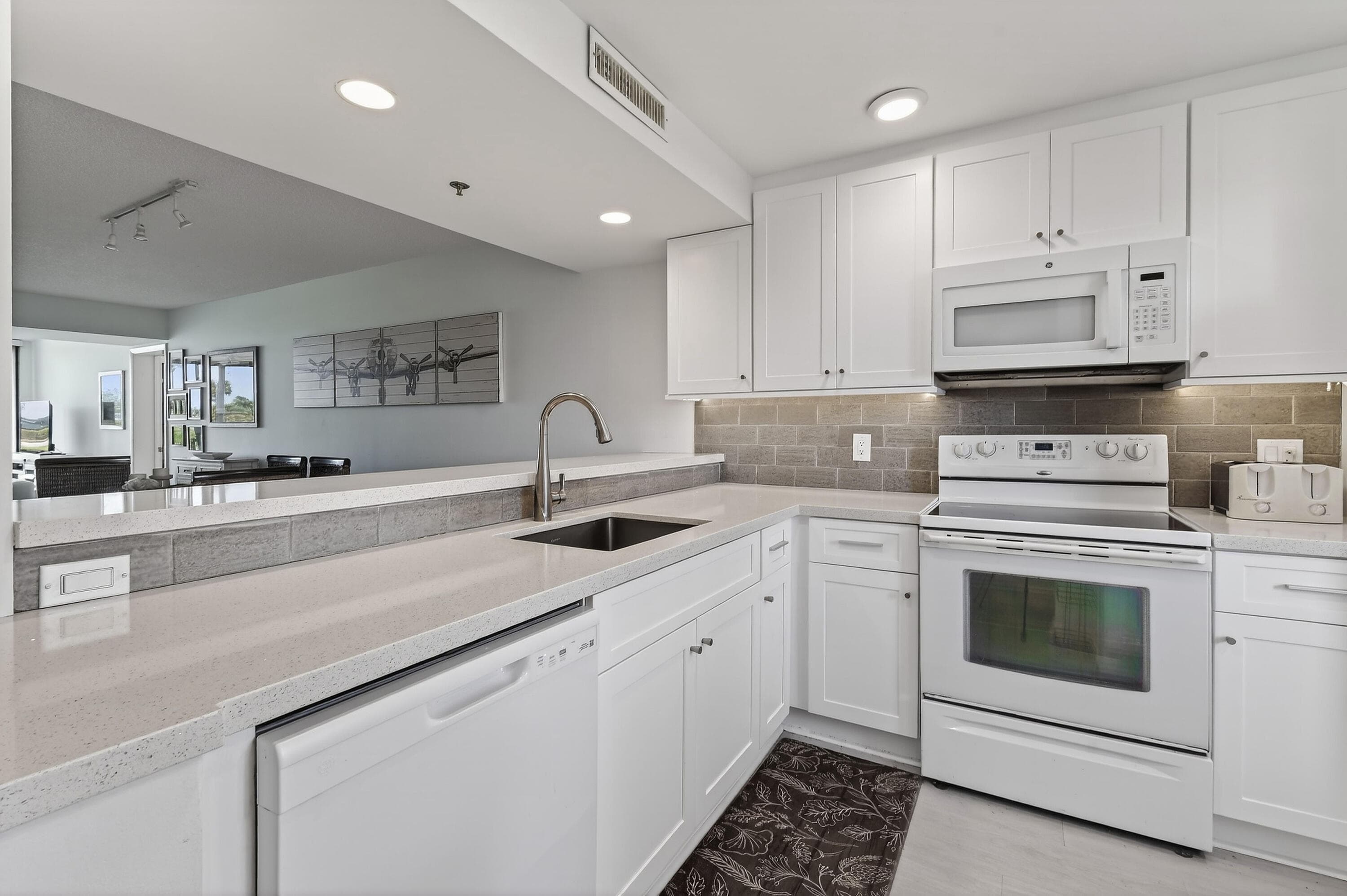 Condominium in Jupiter — photo 4 of 51