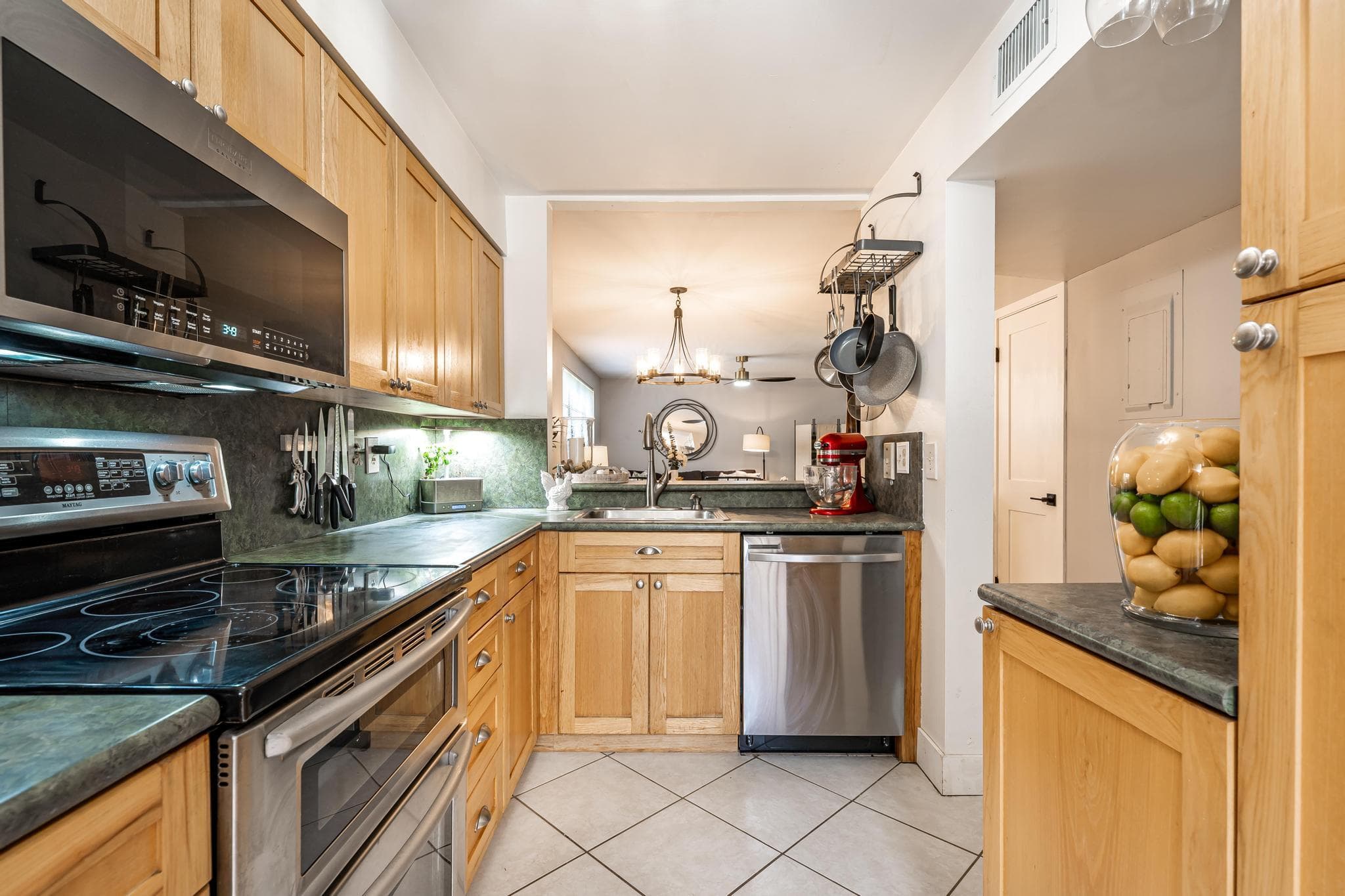 563 NE 7th Avenue, Fort Lauderdale, FL 33301 — photo 14 of 30
