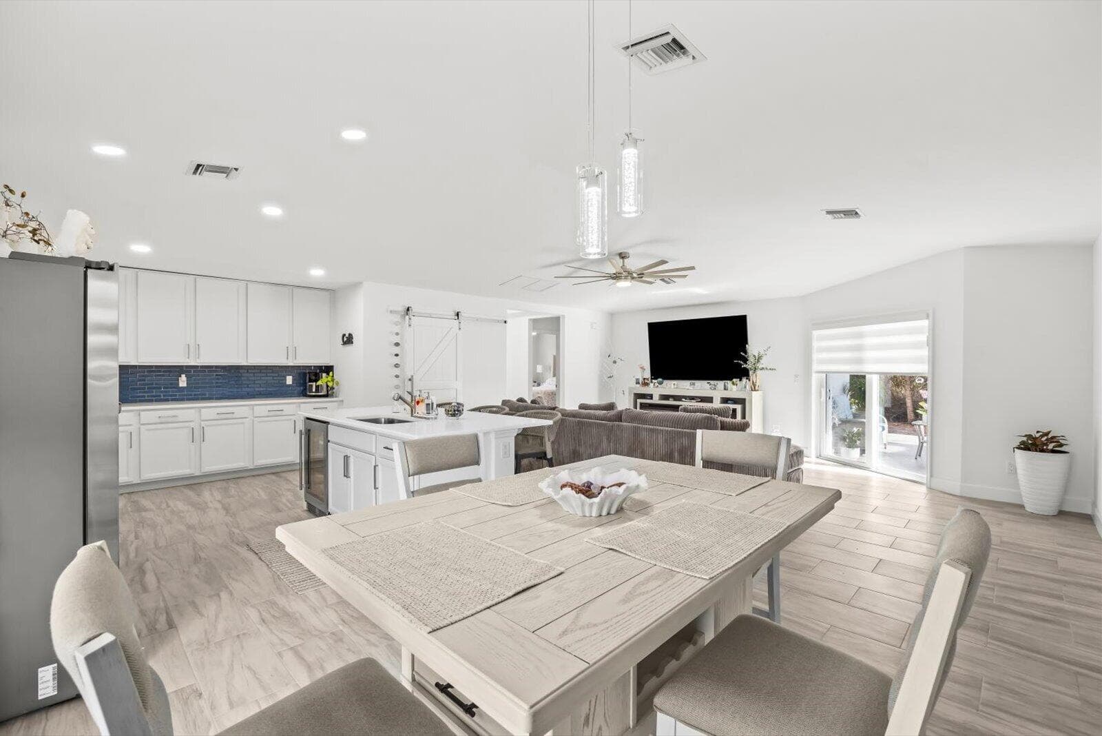 8607 SW 7th Lane, Okeechobee, FL 34974 — photo 10 of 49