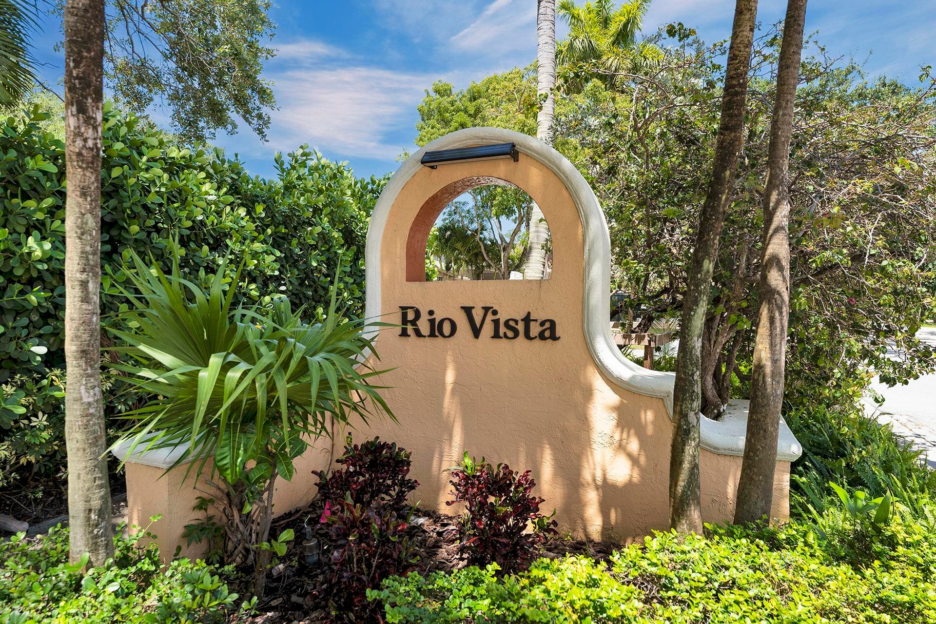 805 SE 10th Street, Fort Lauderdale, FL 33316 — photo 2 of 33