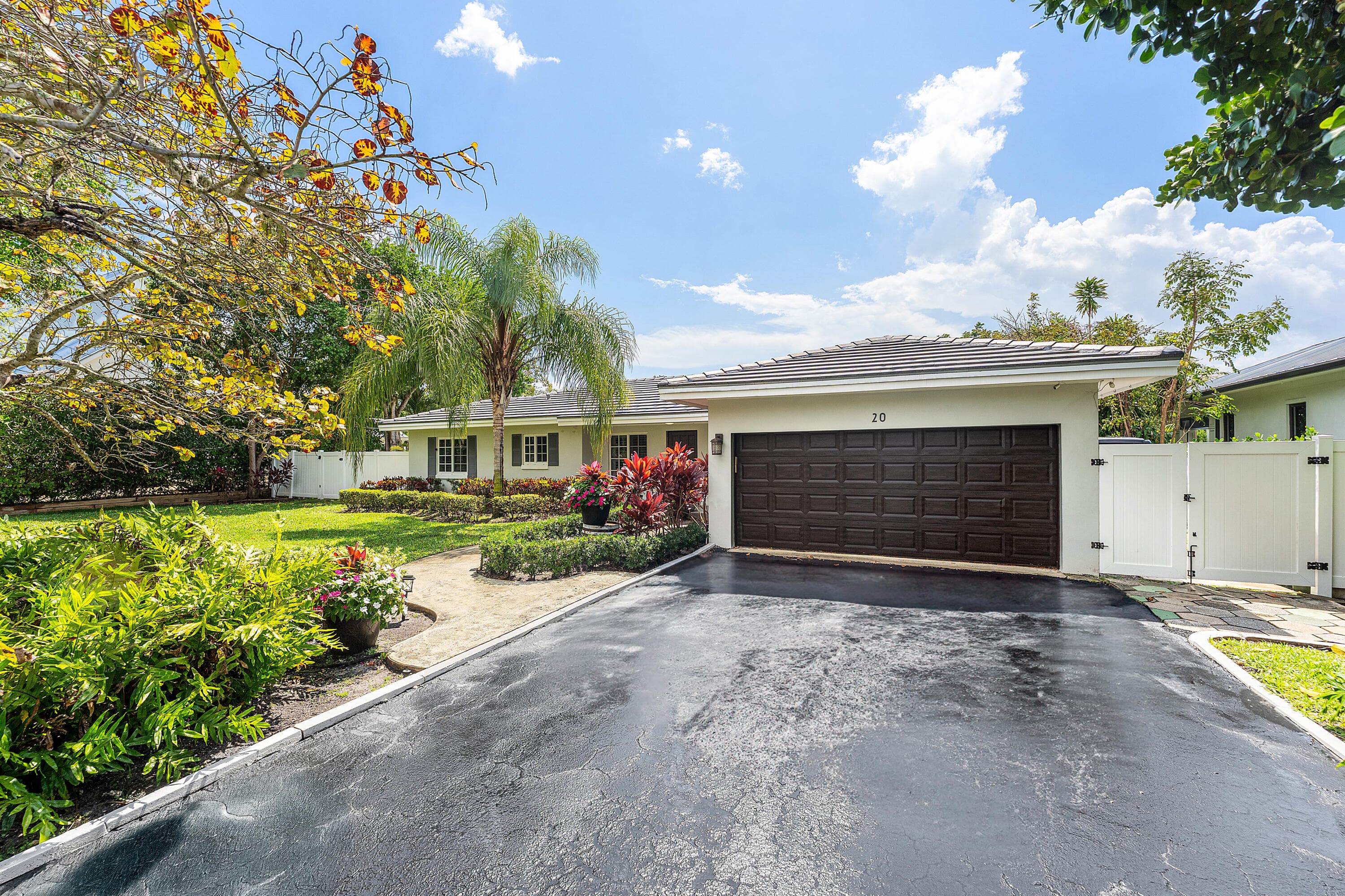 20 NW 11th Street, Delray Beach, FL 33444 — photo 1 of 32