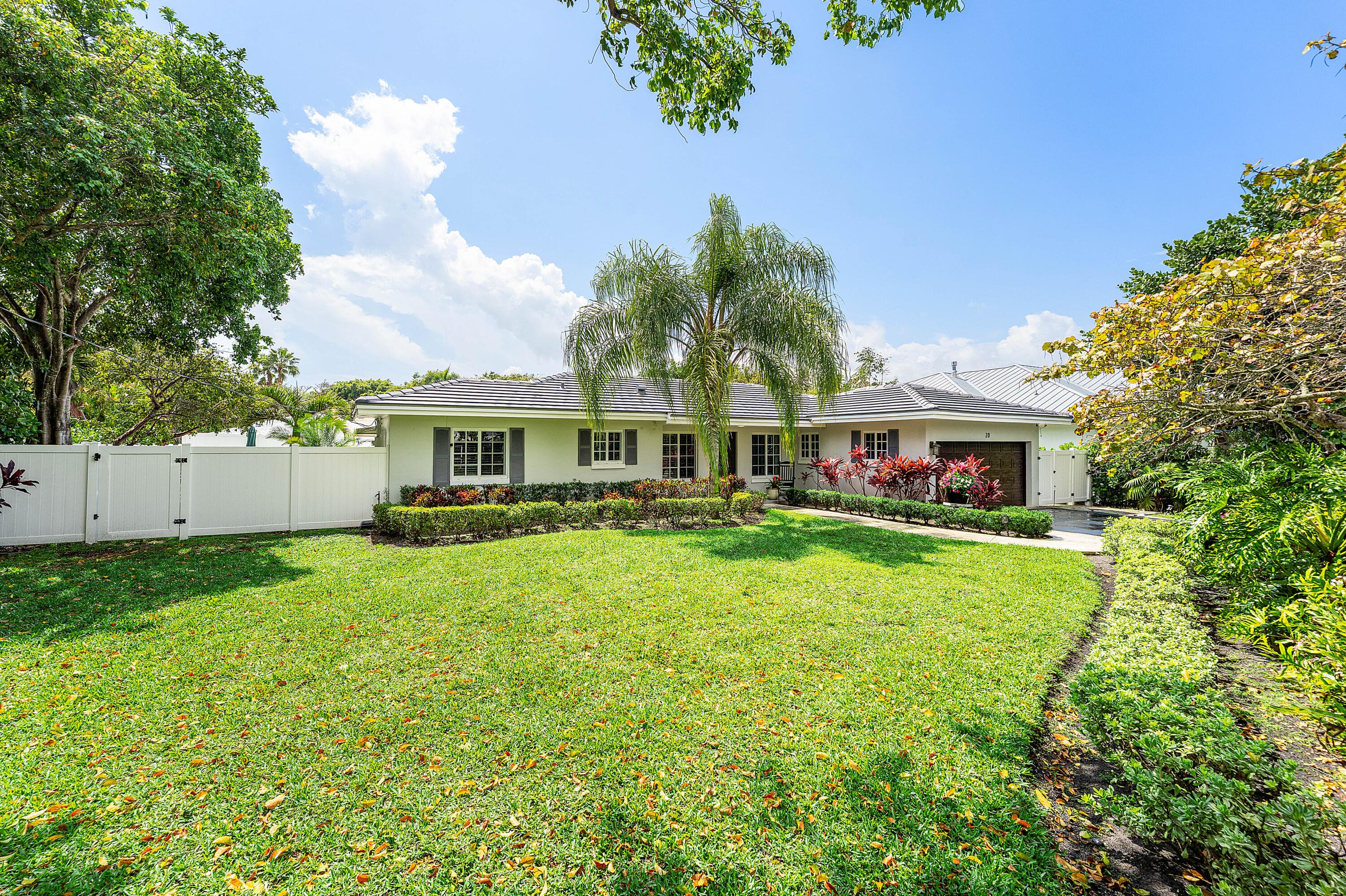 20 NW 11th Street, Delray Beach, FL 33444 — photo 2 of 32