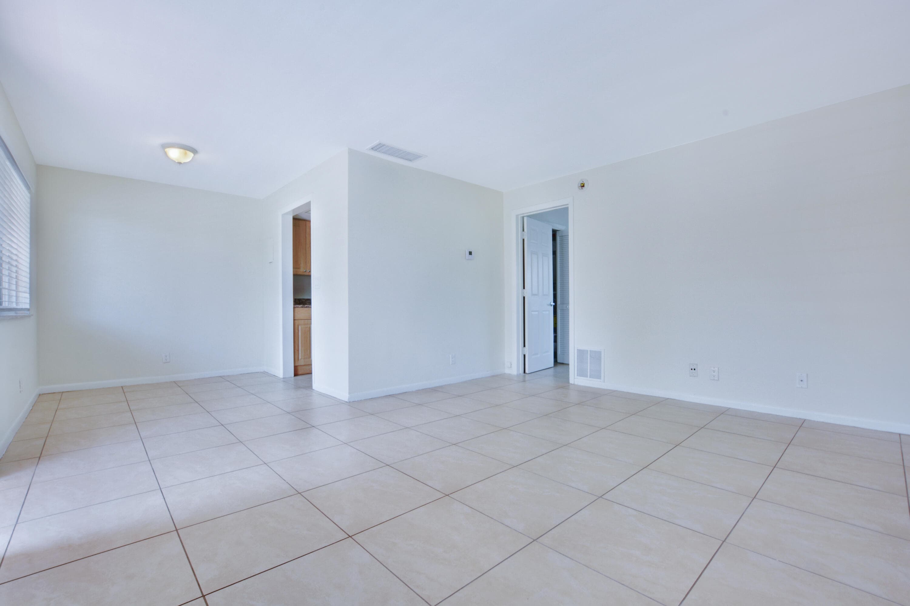 1000 NE 9th Avenue 4, Delray Beach, FL 33483 — photo 2 of 11