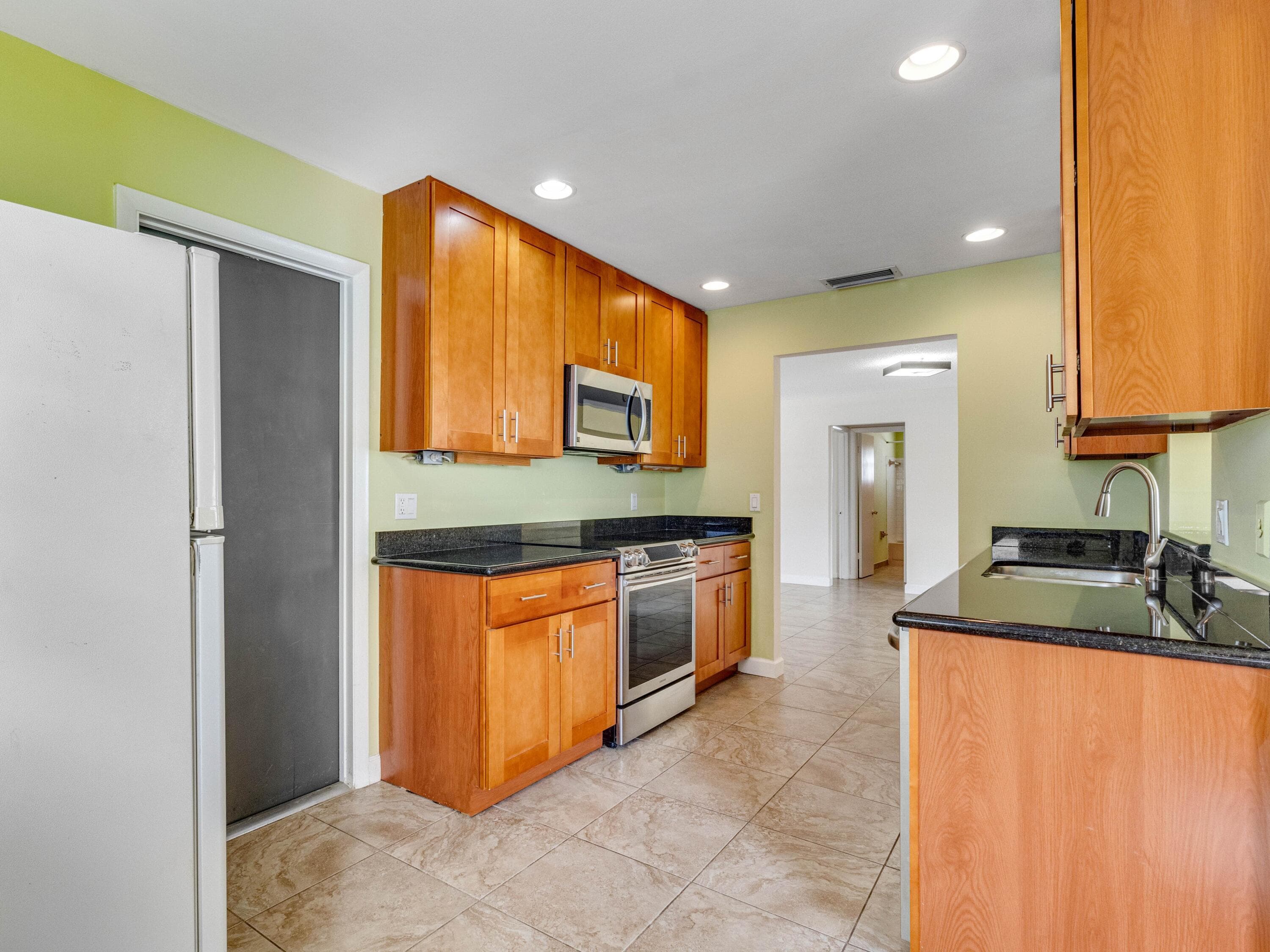 2016 SW Golf Lane SW, Boynton Beach, FL 33426 — photo 8 of 29