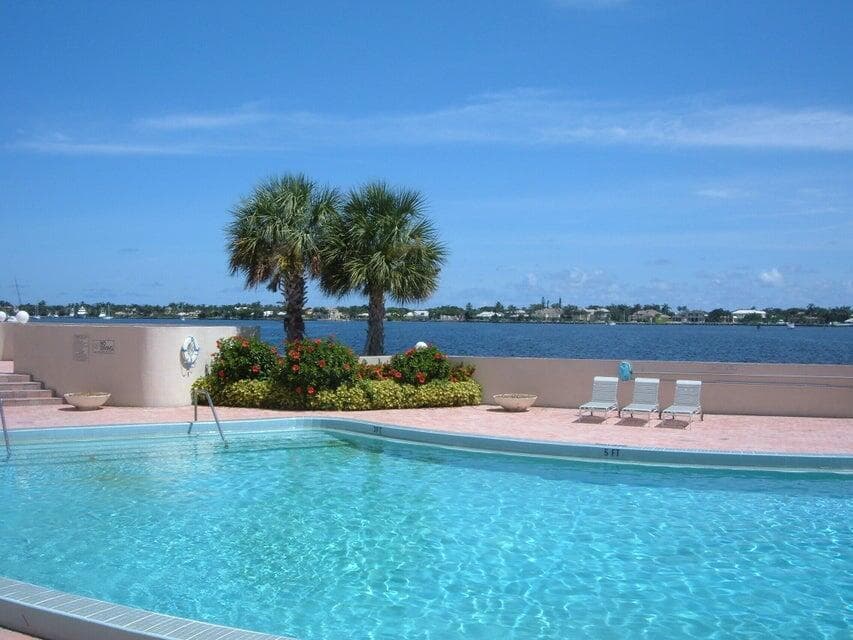 130 Lakeshore Drive 923, North Palm Beach, FL 33408 — photo 28 of 37
