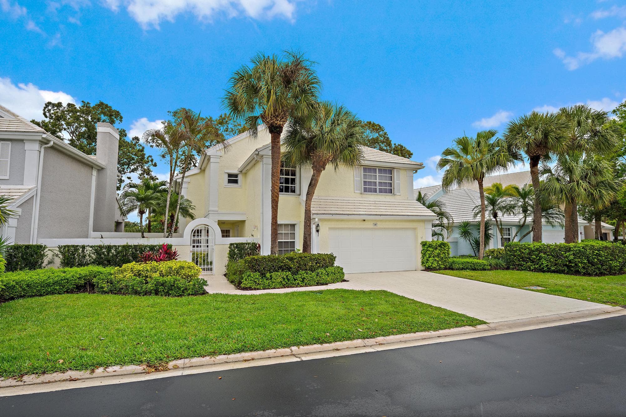 18 Windsor Lane, Palm Beach Gardens, FL 33418 — photo 2 of 25