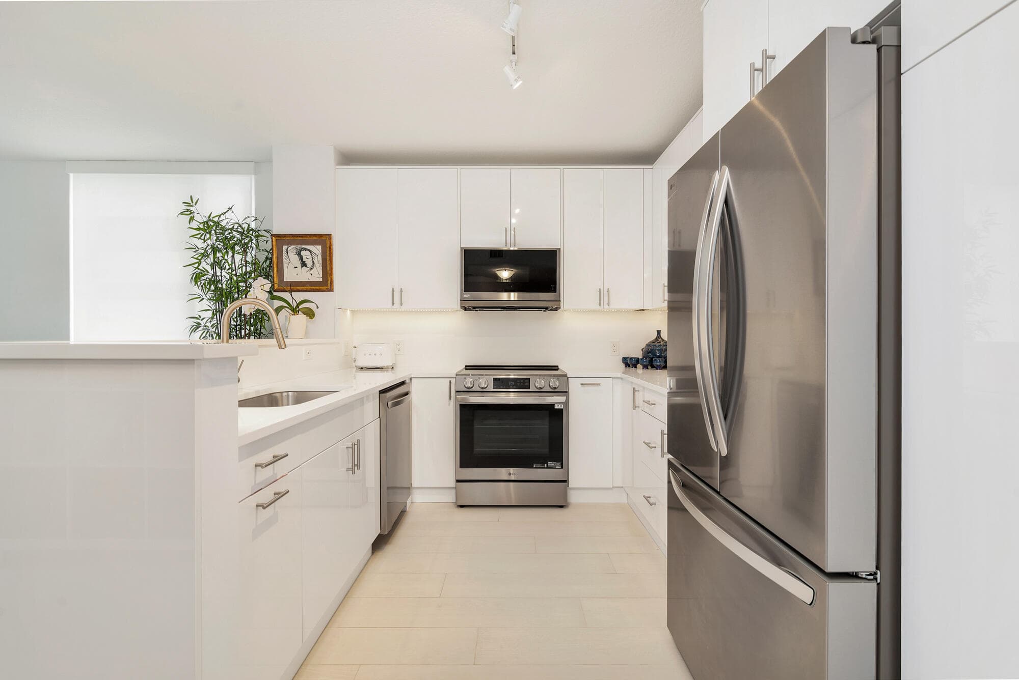 1551 N Flagler Drive 711, West Palm Beach, FL 33401 — photo 9 of 28