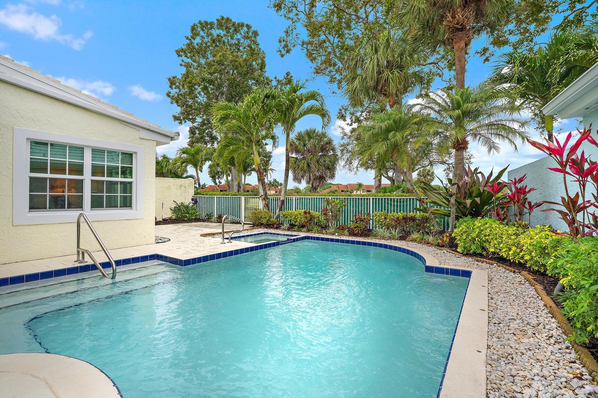 18 Windsor Lane, Palm Beach Gardens, FL 33418 — photo 20 of 25