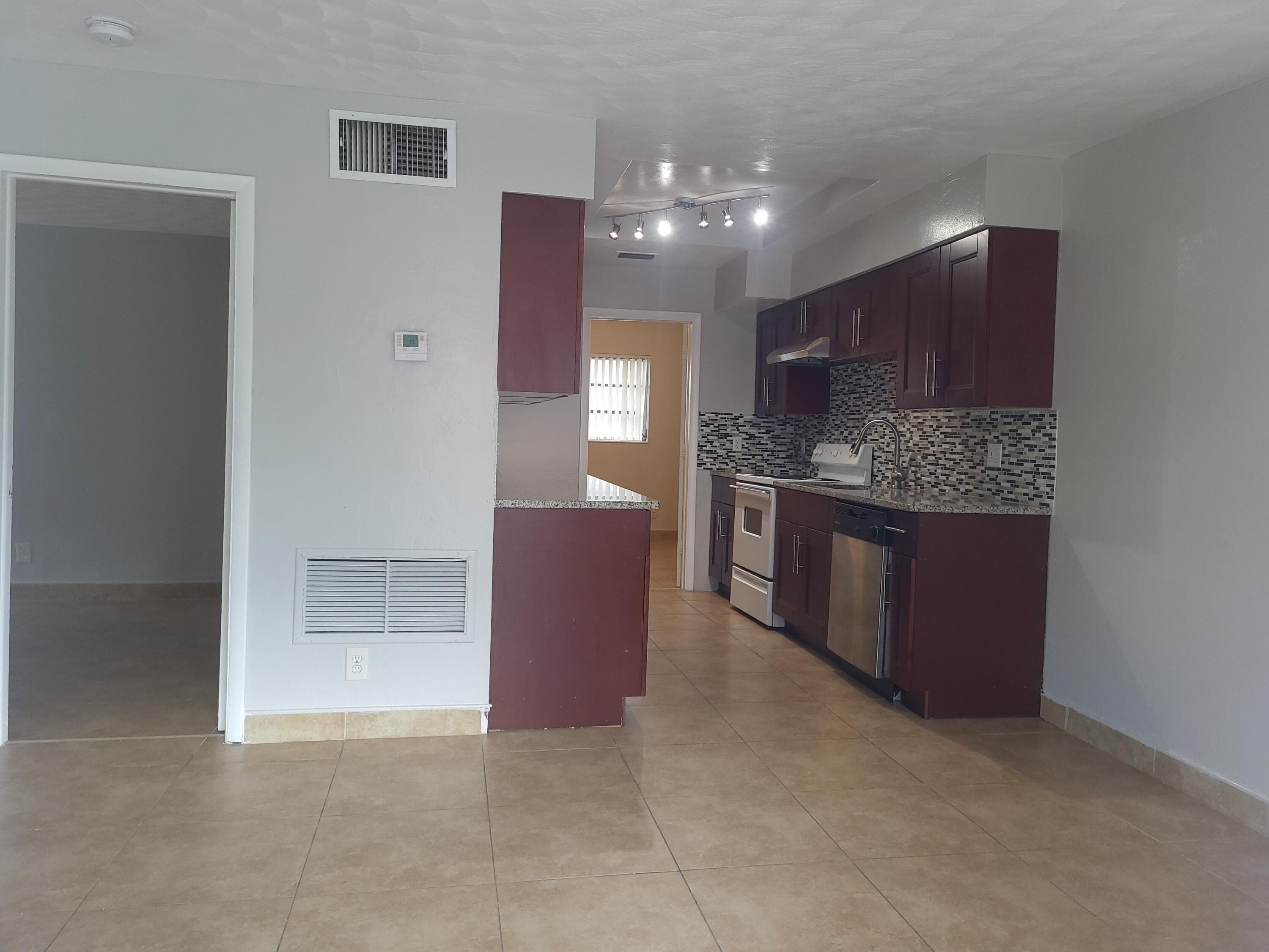 1011 NE 8th Avenue 5, Fort Lauderdale, FL 33304 — photo 1 of 12