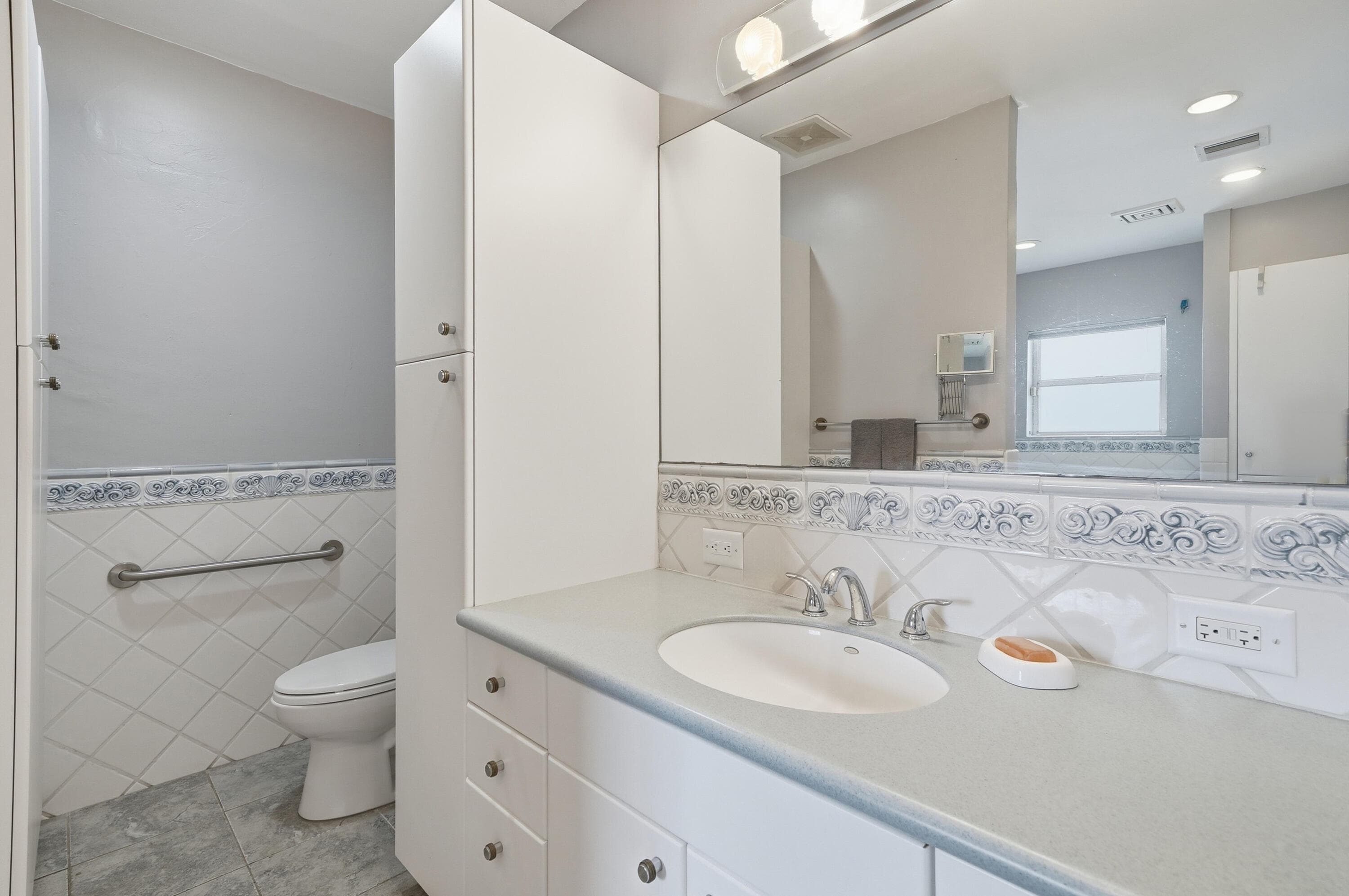 707 N Northlake Drive, Hollywood, FL 33019 — photo 18 of 67