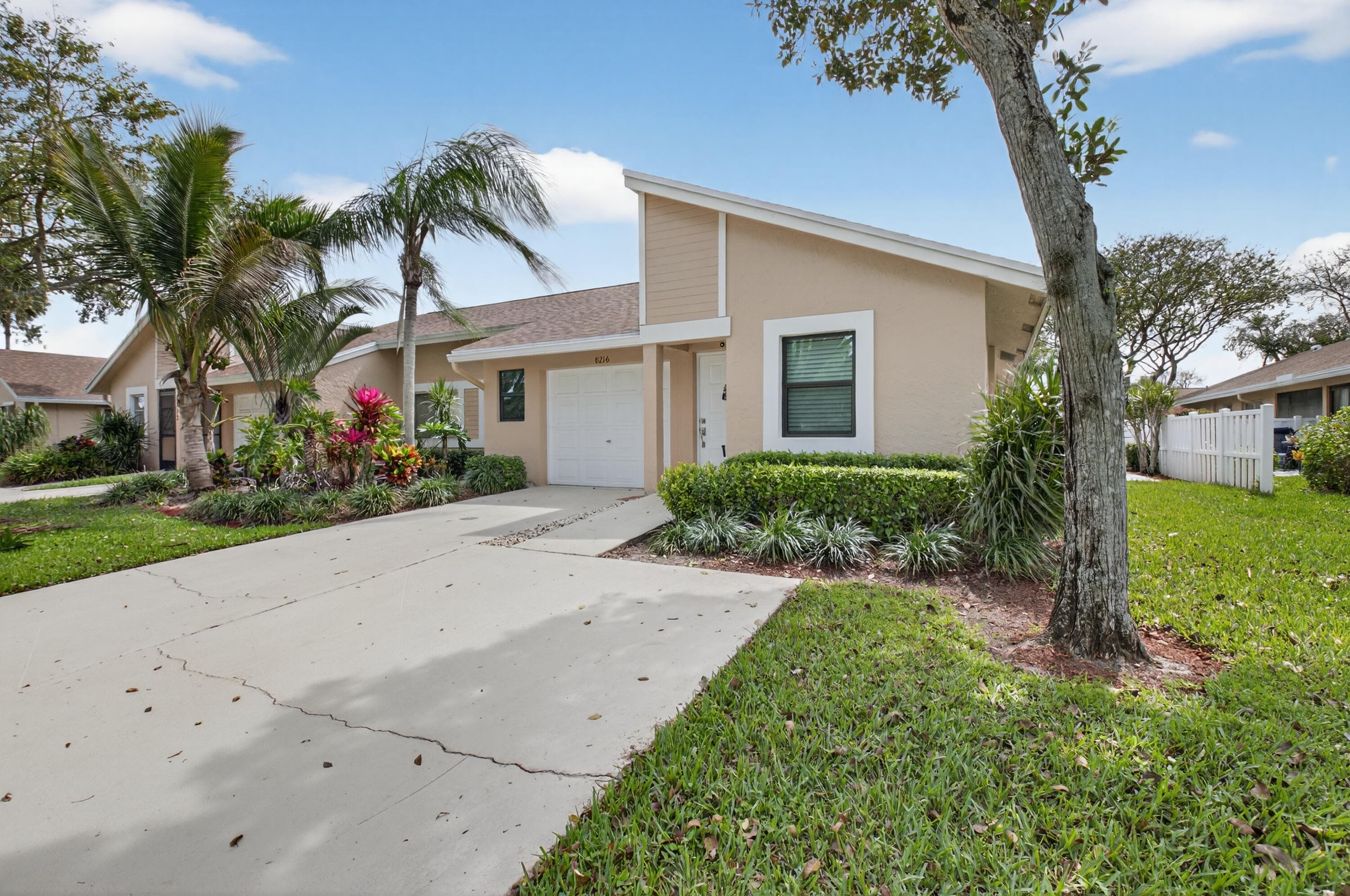 8216 Sweetbriar Way, Boca Raton, FL 33496 — photo 3 of 56