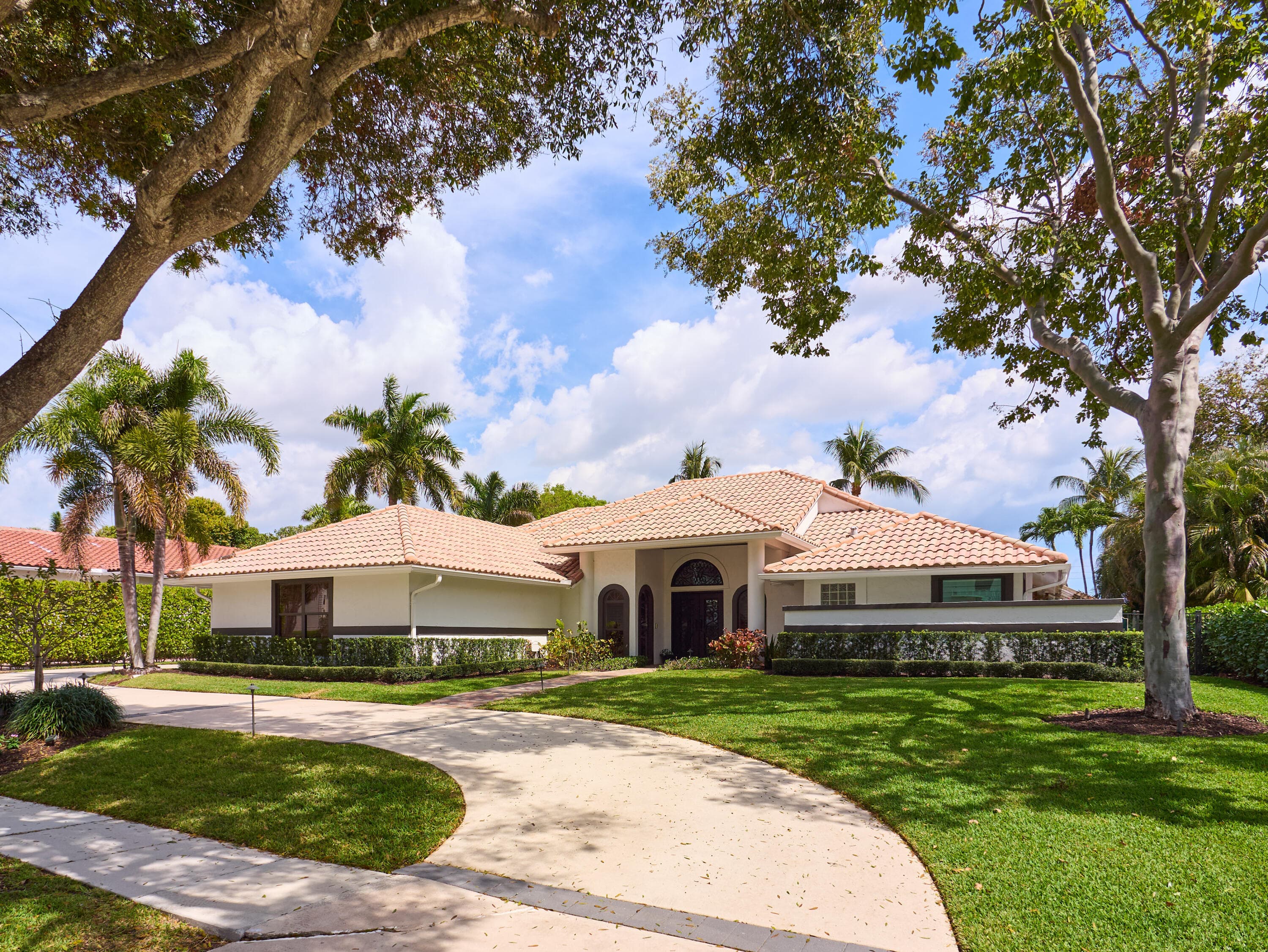 3700 Embassy Drive, West Palm Beach, FL 33401 — photo 2 of 40