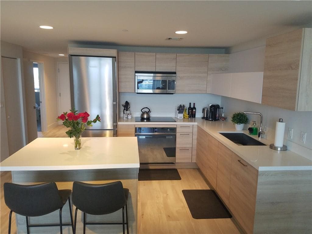 16385 Biscayne Boulevard 1018, North Miami Beach, FL 33160 — photo 1 of 41