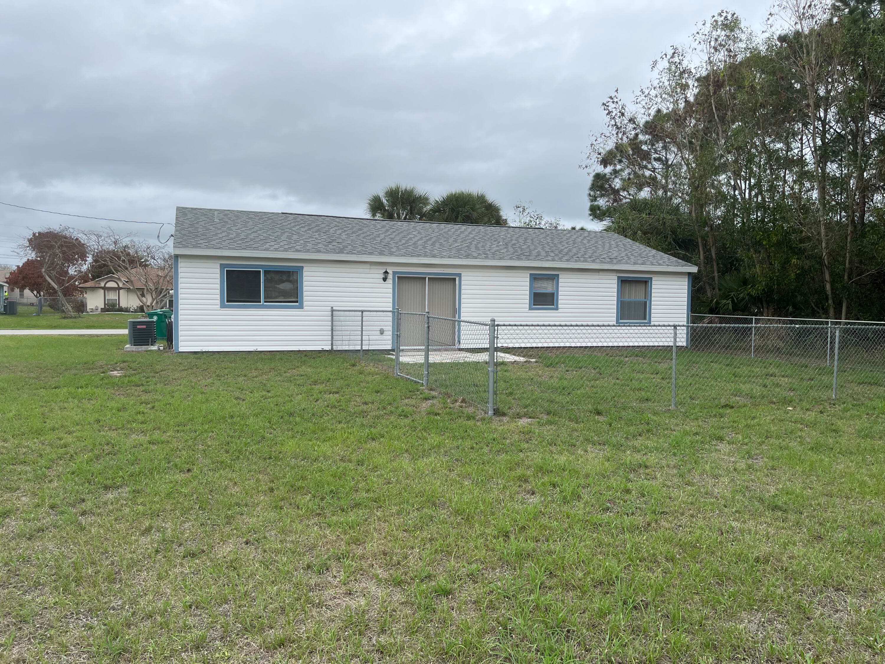 2122 SE Heathwood Circle, Port St. Lucie, FL 34952 — photo 13 of 14