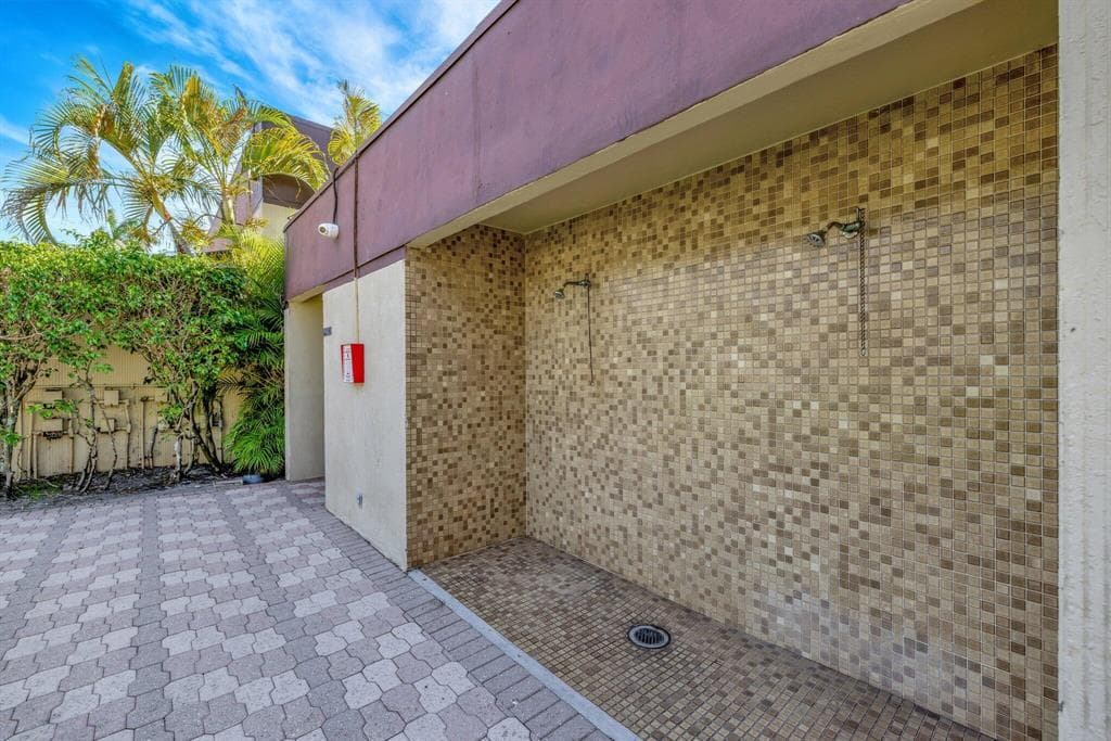 3301 NW 47th Terrace Unit 403, Lauderdale Lakes, FL 33319 — photo 37 of 39