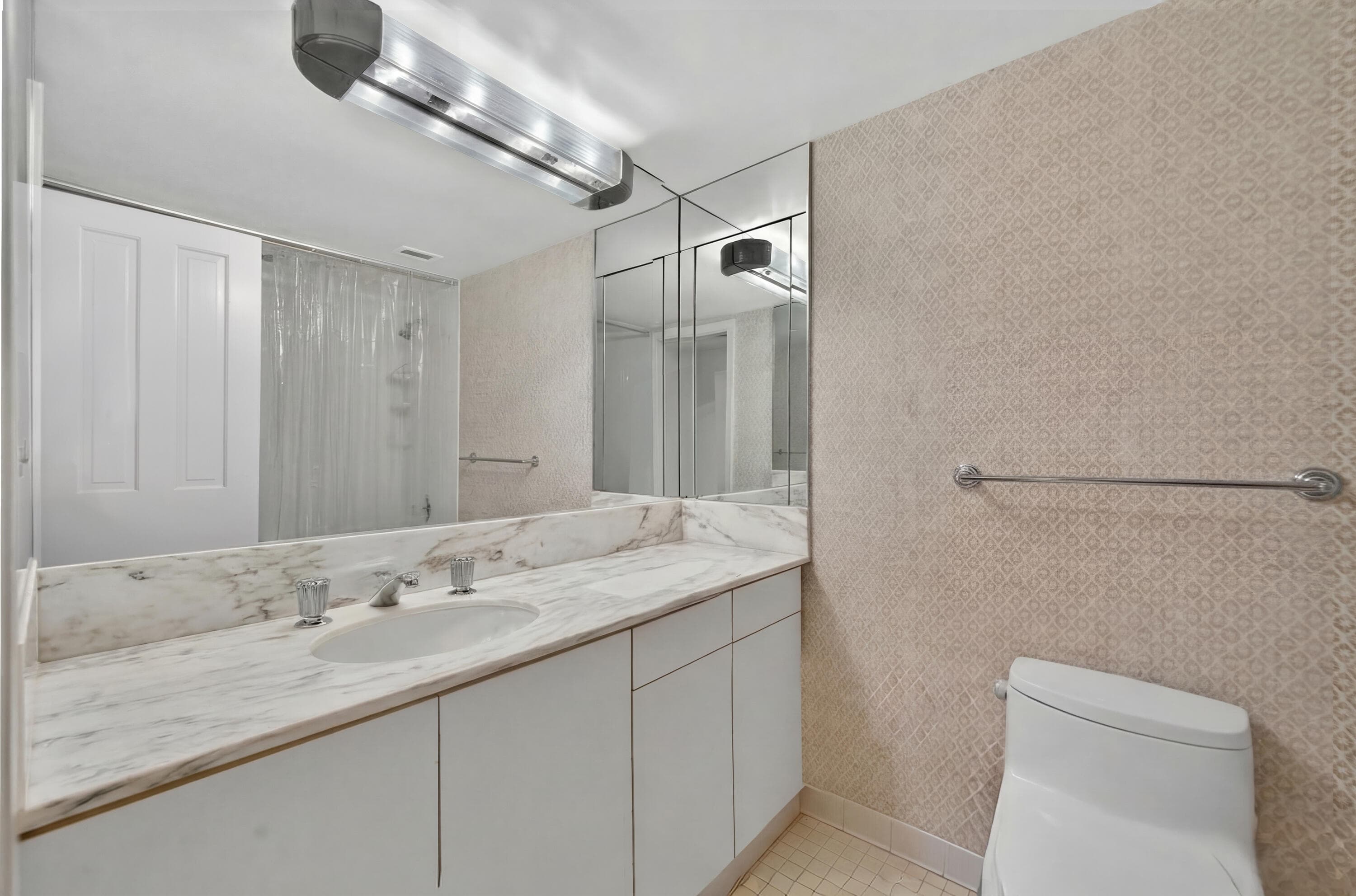 5500 Collins Avenue 302, Miami Beach, FL 33140 — photo 32 of 43