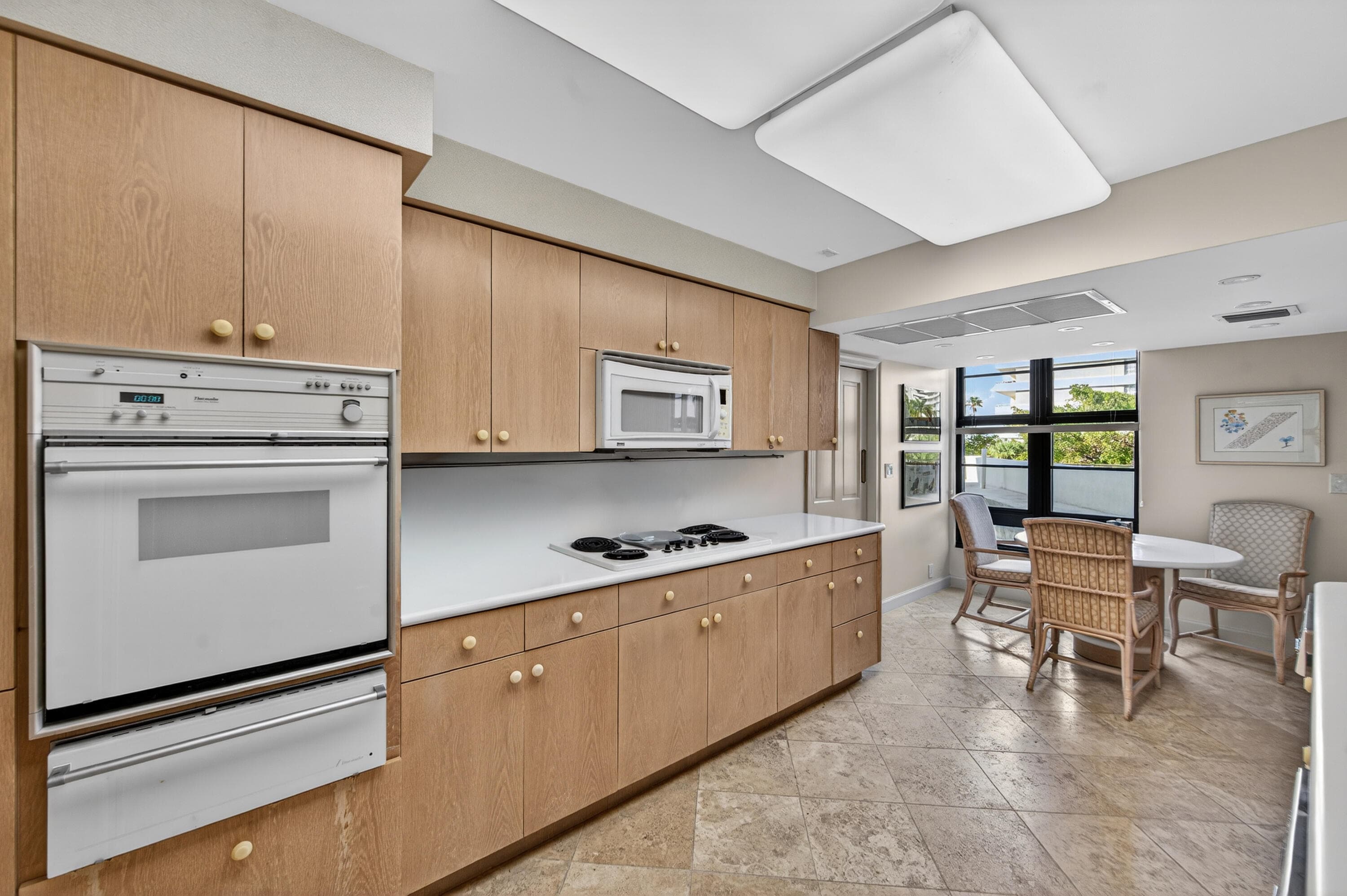 5500 Collins Avenue 302, Miami Beach, FL 33140 — photo 8 of 43
