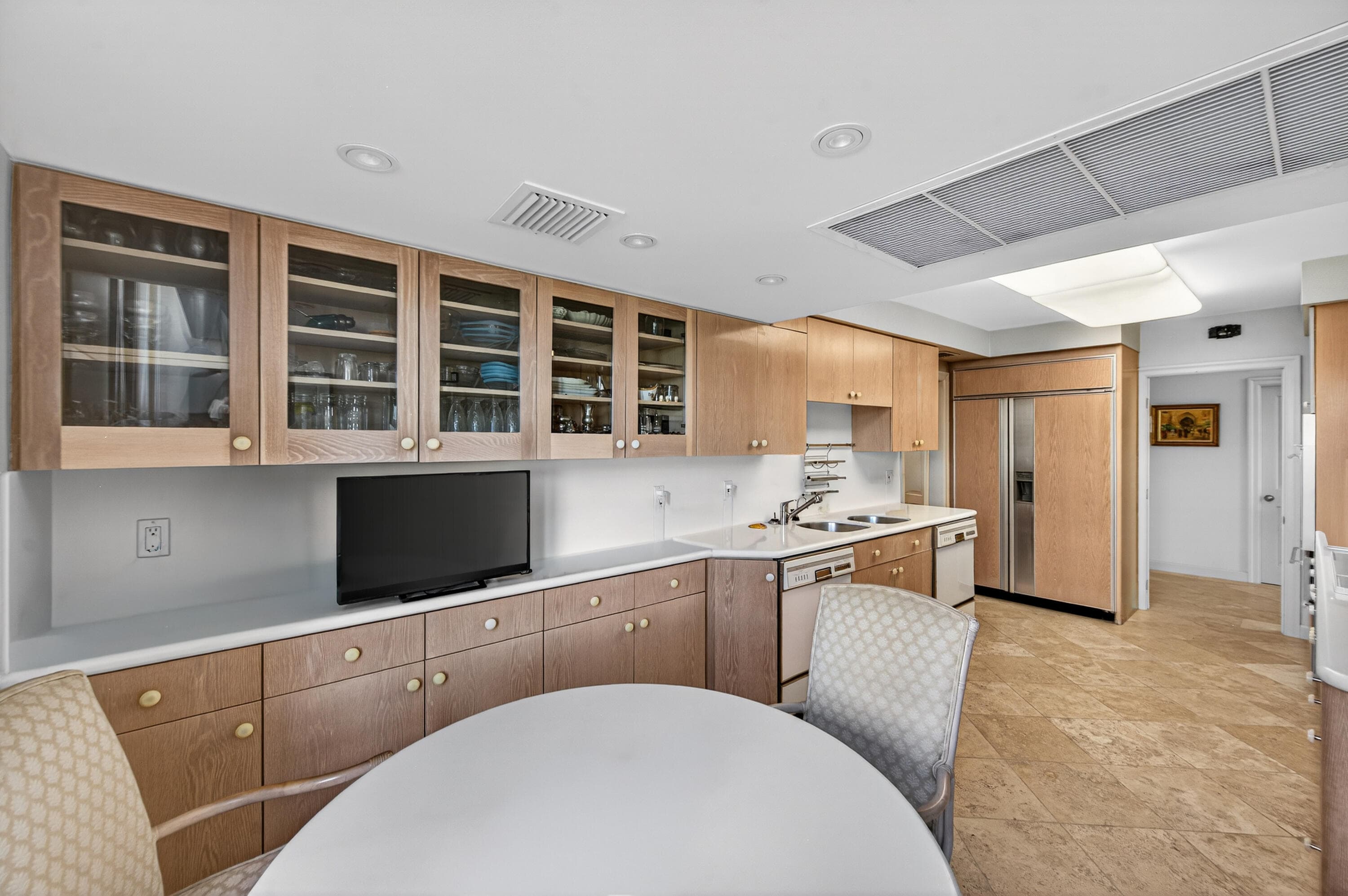 5500 Collins Avenue 302, Miami Beach, FL 33140 — photo 9 of 43
