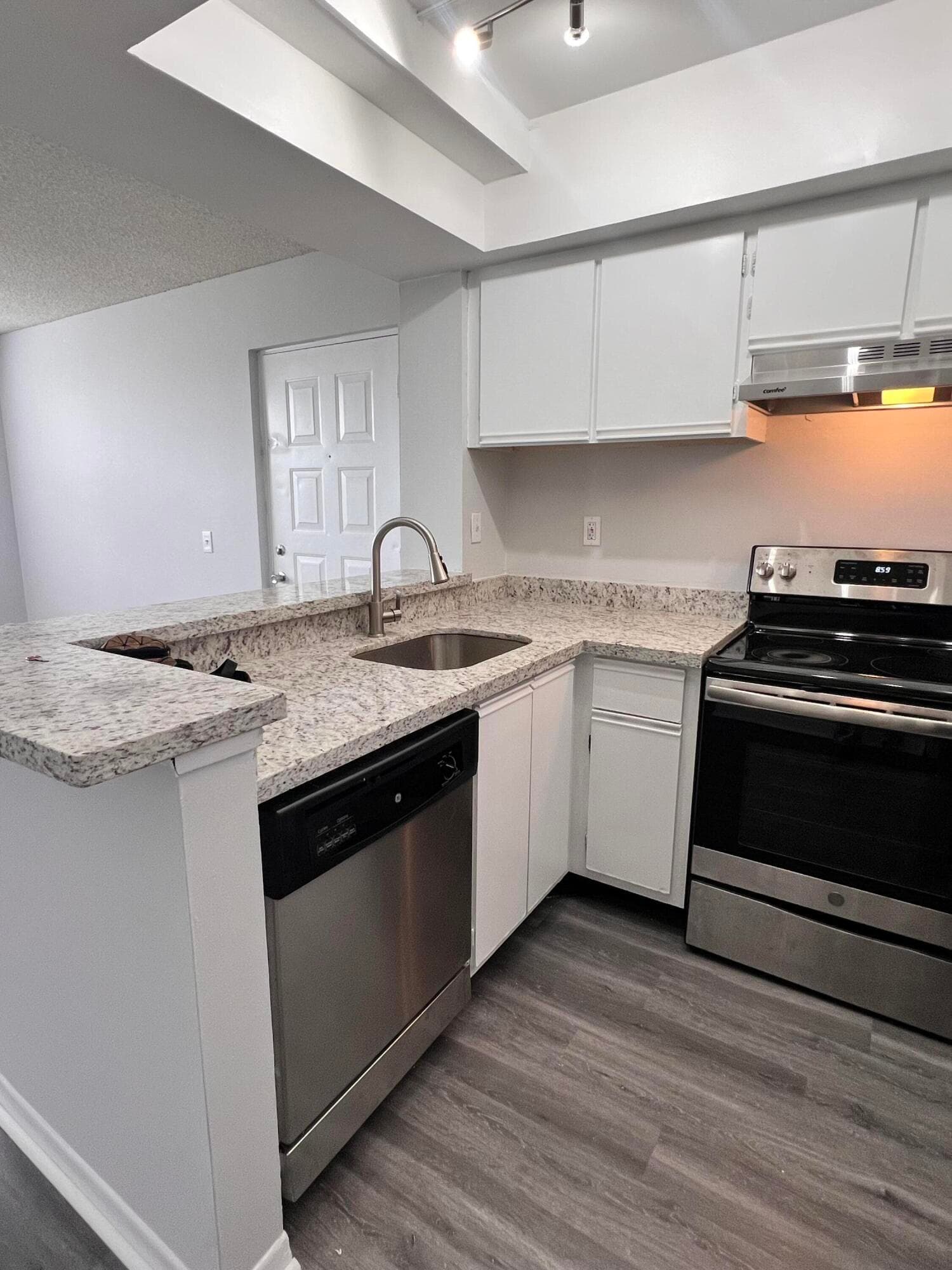 718 Executive Center Drive 31, West Palm Beach, FL 33401 — photo 6 of 26